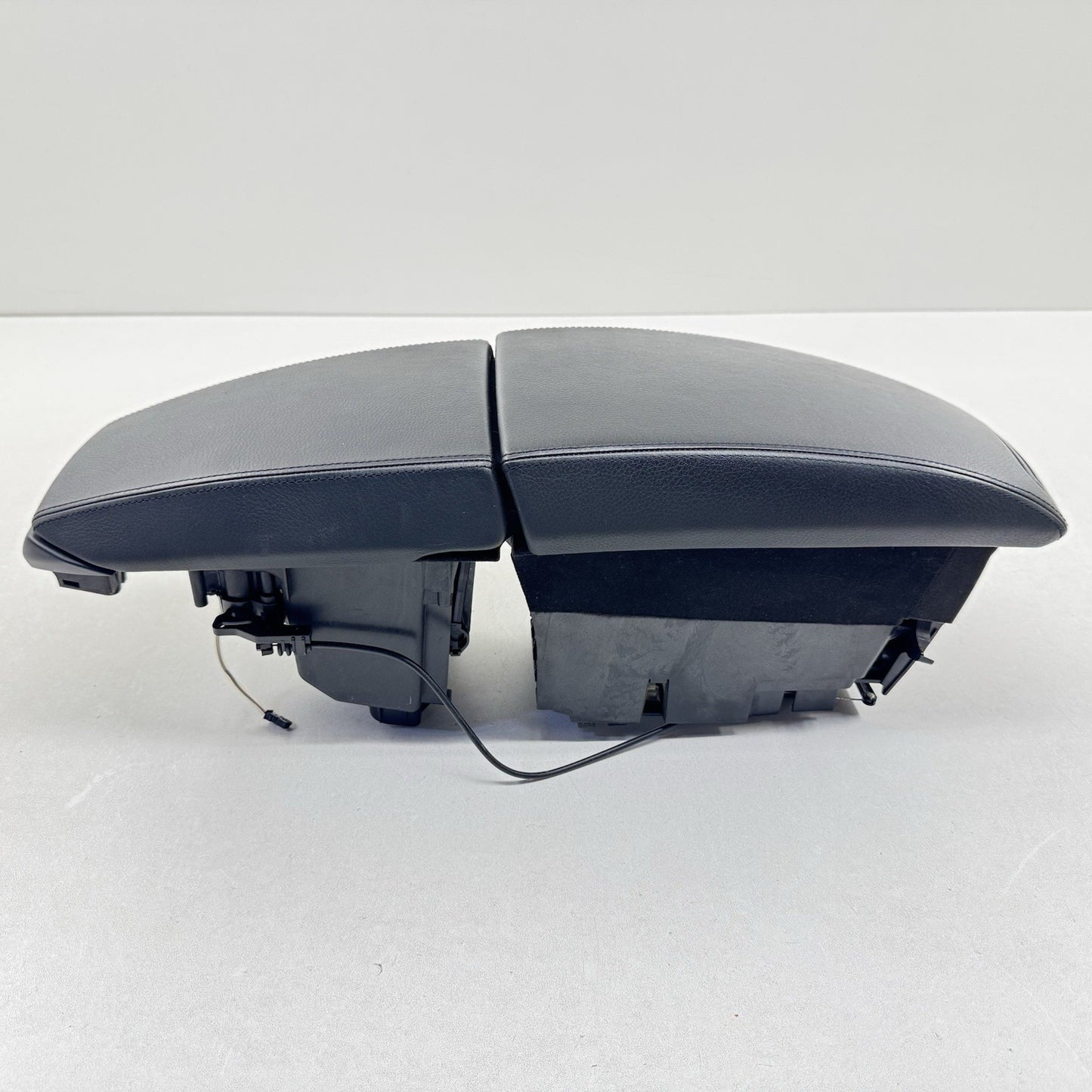 06-10 BMW M6 E63 E64 Center Console Armrest Arm Rest Cover 7072737 OEM