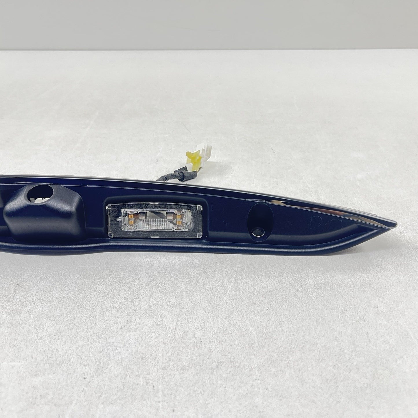 17-24 MASERATI GHIBLI TRUNK GARNISH TRIM LICENSE PLATE LIGHT MOULDING BEZEL OEM