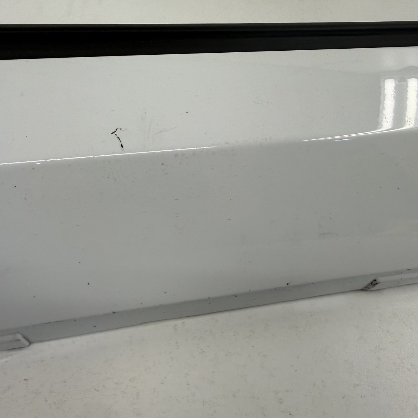 2010-2015 Chevrolet Camaro SS Driver Left Side Skirt Rocker Panel Cover Trim OEM