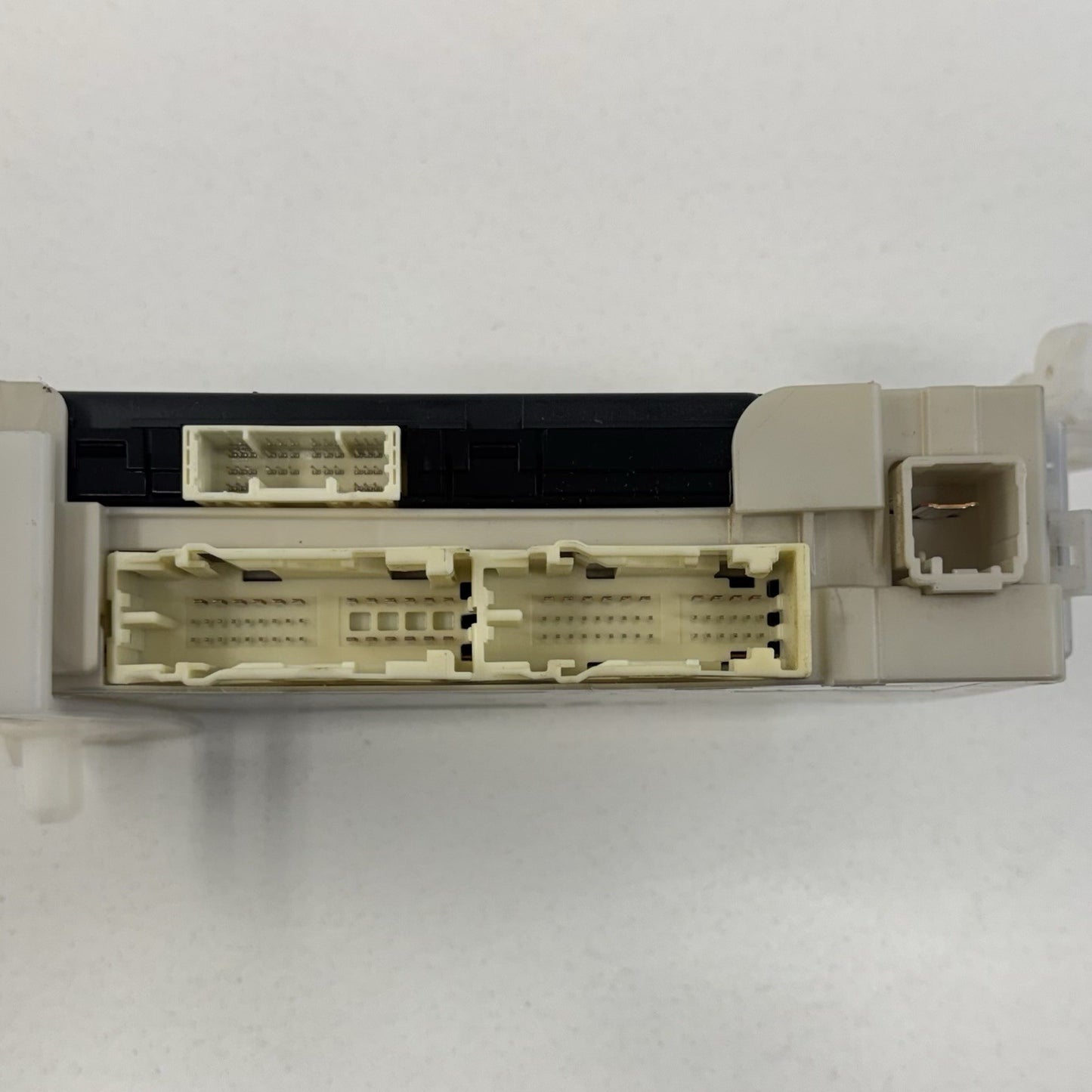 15-17 Toyota Prius V Left Side Fuse Junction Block Assembly 82730-47550 OEM