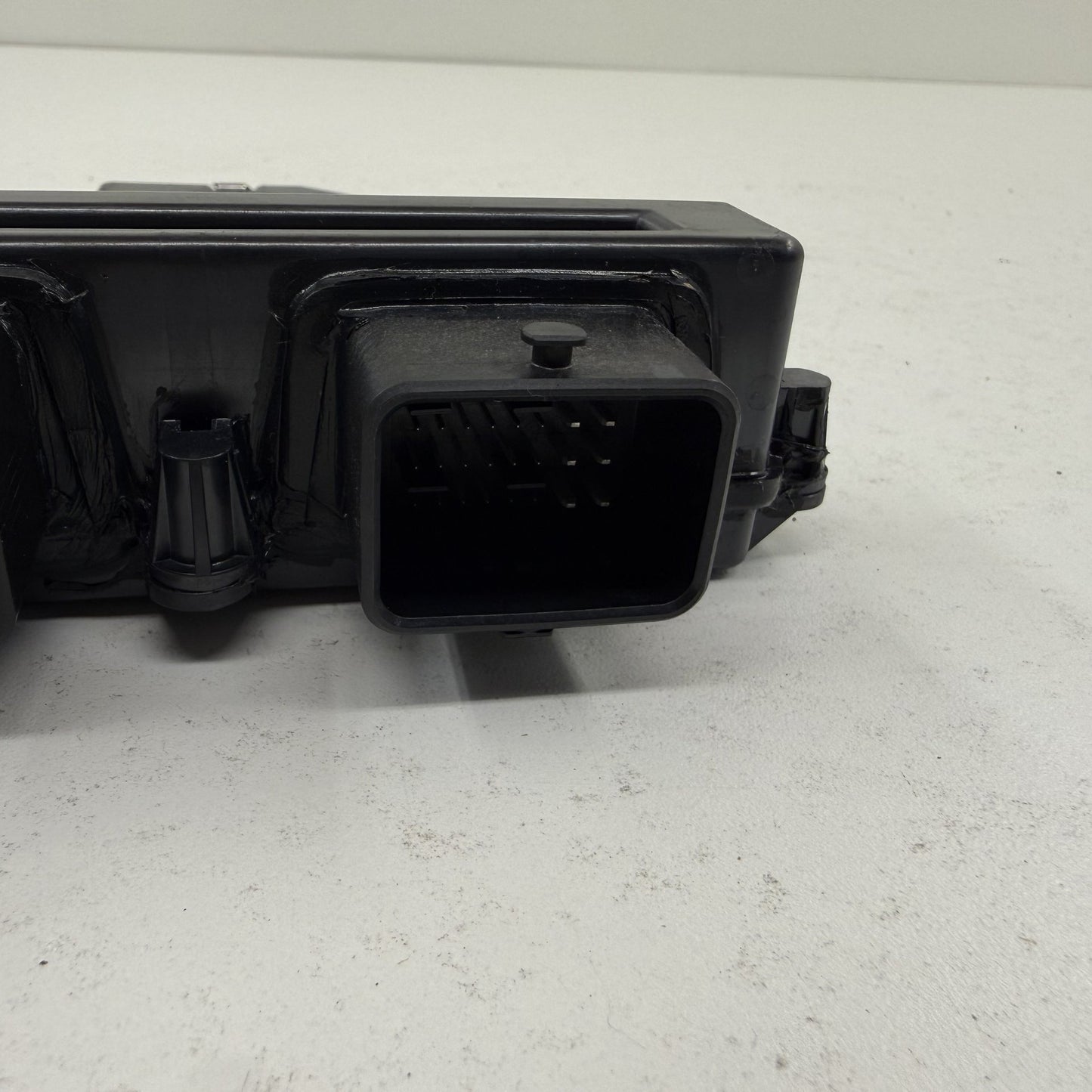 2022-2024 Rivian R1S R1T Power Bed Tailgate Control Module PT00054997-H OEM