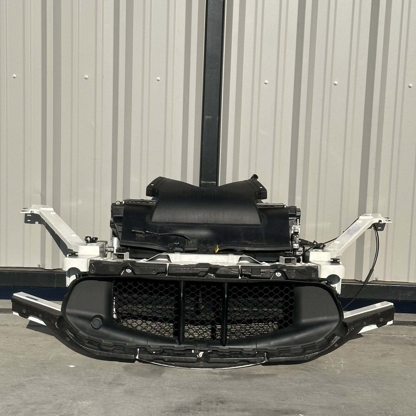 18-24 Maserati Quattroporte Radiator Support Radiator Shutter Fan Assembly OEM