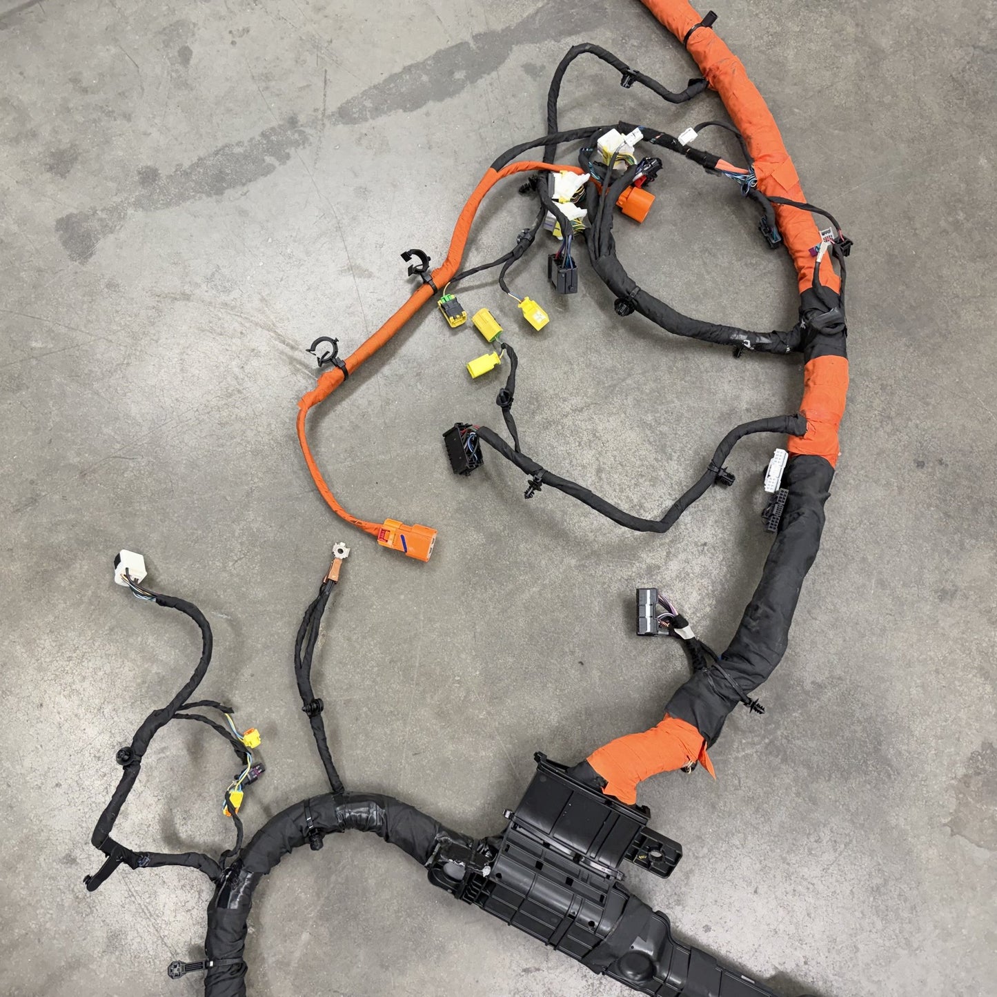 2022-2024 Rivian R1S Interior Chassis Main Body Wiring Harness C300446331-C OEM