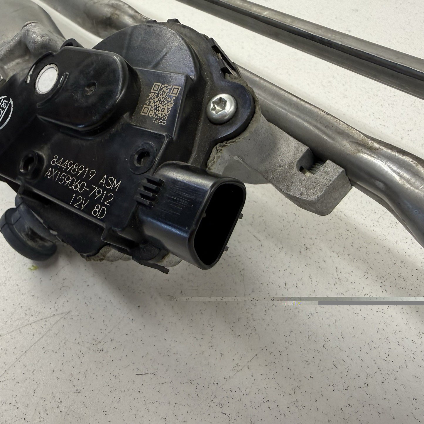 16-24 Chevrolet Camaro Windshield Wiper Motor W/ Linkage Arm 84498919 OEM