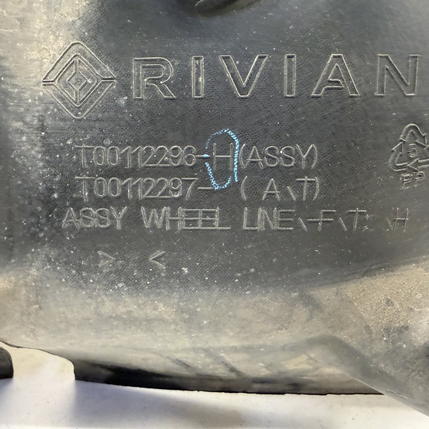2022-2024 Rivian R1S R1T Right Front Fender Liner Wheel Arch Splash Guard OEM