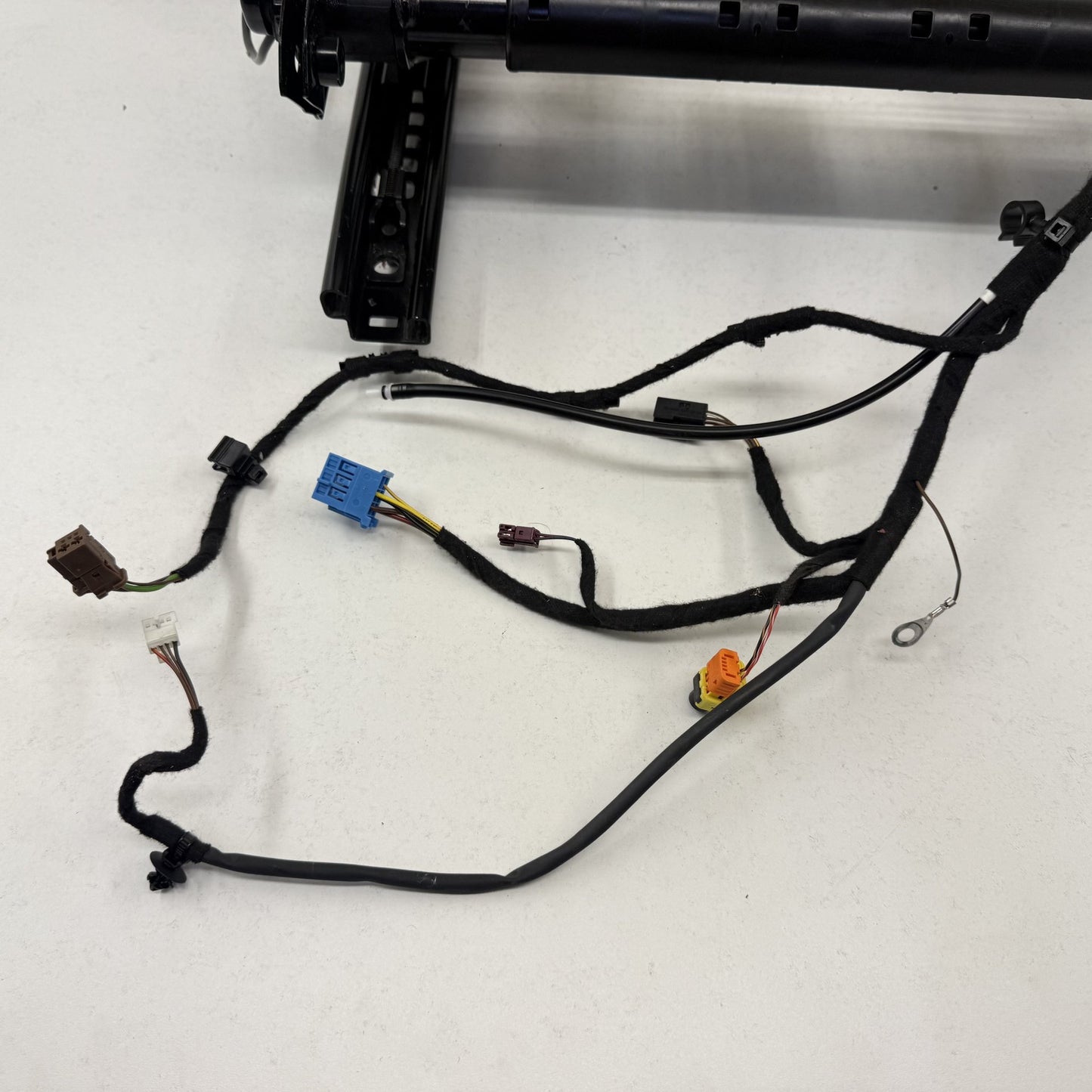 2014-2020 Mercedes-Benz S550 W222 Right Front Lower Seat Track Rail Frame OEM