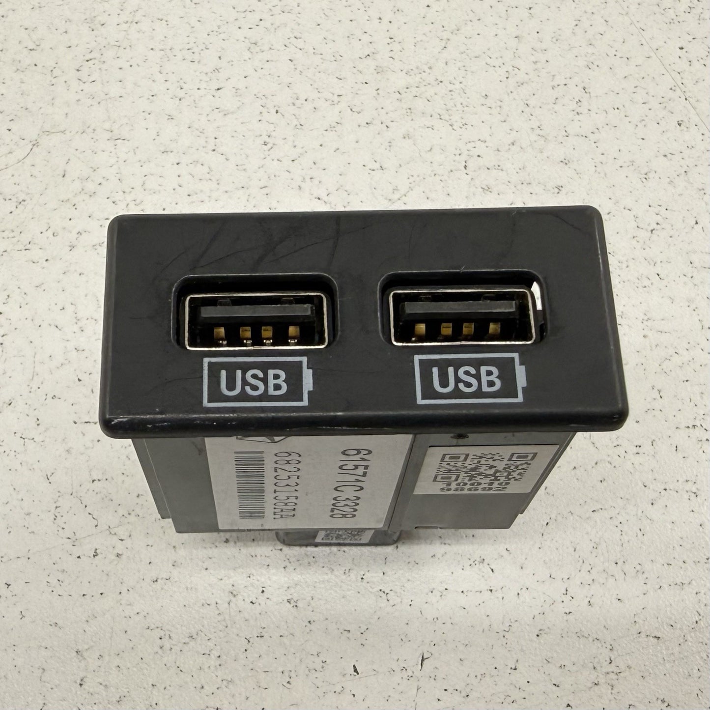15-23 Dodge Charger Rear Center Console Dual USB Port Charge Port 68253158AA OEM