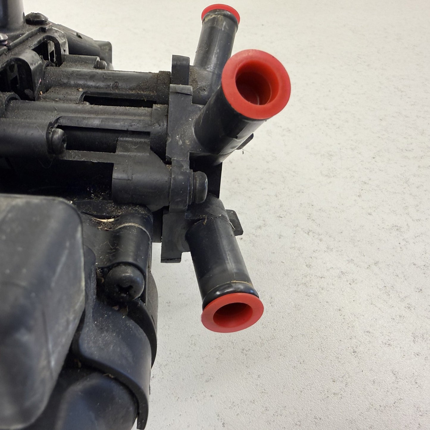 2014-2018 Bentley Flying Spur HVAC Heater Coolant Control Valve 3D1959617D OEM