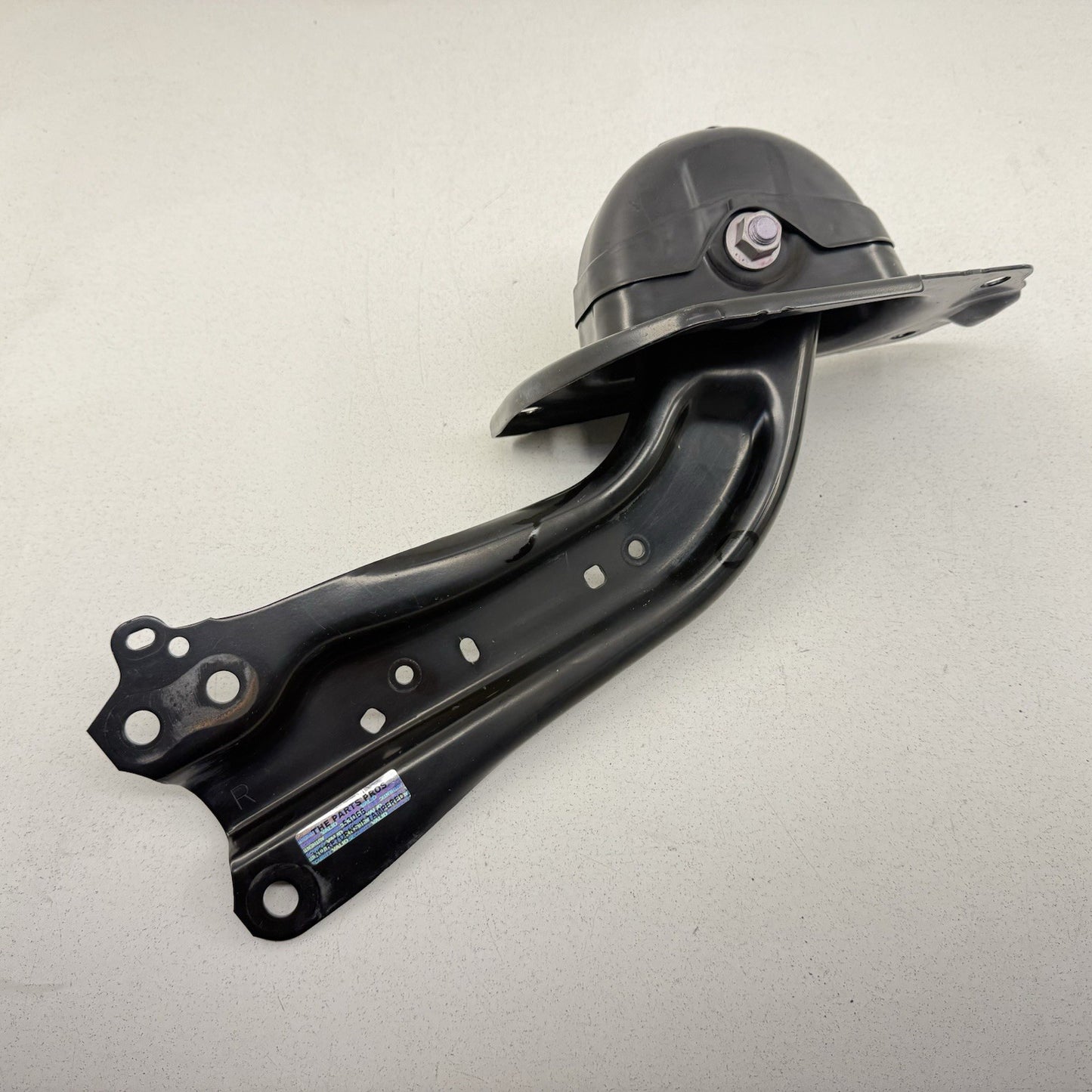 16-22 Toyota Prius / Prius Prime Passenger Right Rear Control Arm Set OEM