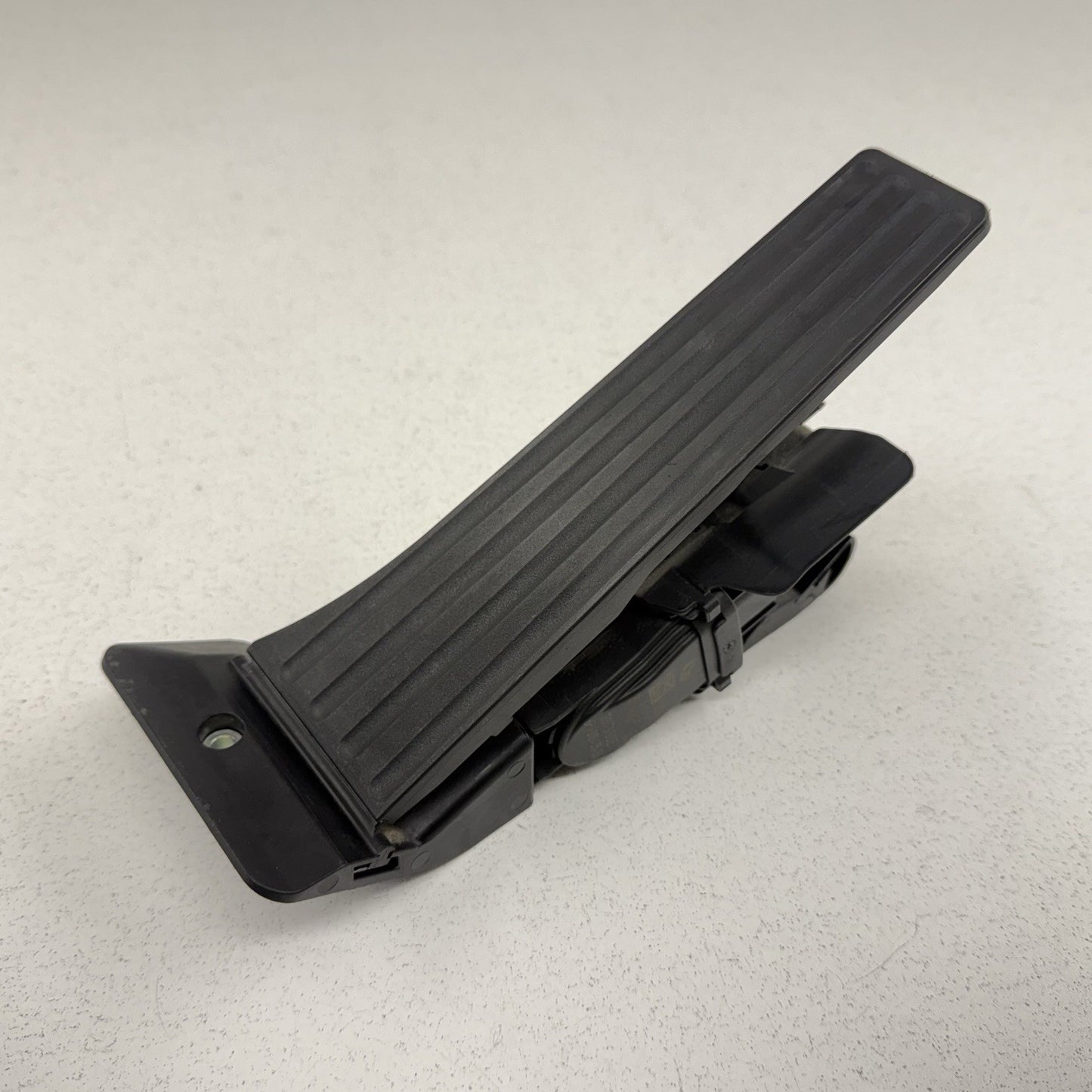 BMW F80 F82 F83 F87 M2 M3 M4 Gas Pedal Throttle Accelerator 6853175 OEM