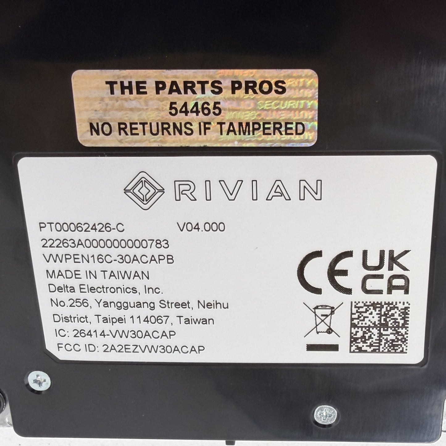 2022-2024 Rivian R1S R1T Center Console Wireless Charger Phone Charging Pad OEM