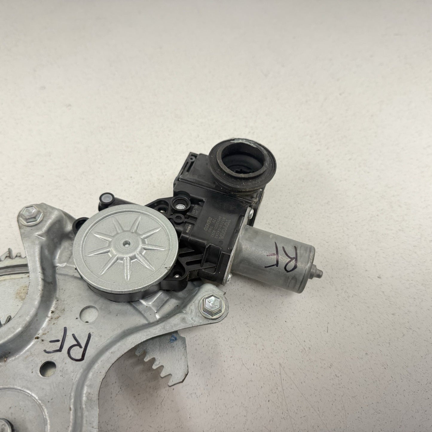 16-23 Toyota Tacoma Passenger Right Front Door Glass Window Regulator Motor OEM