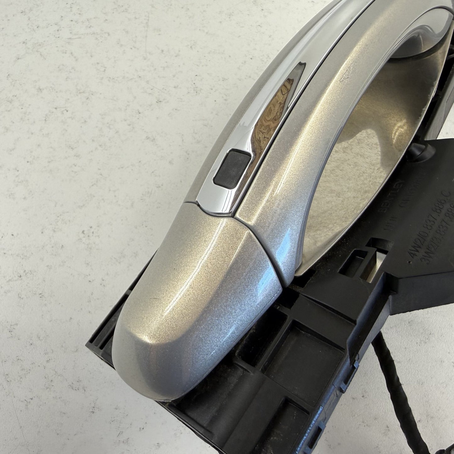 2014-2018 Bentley Flying Spur Passenger Right Front Exterior Door Handle OEM