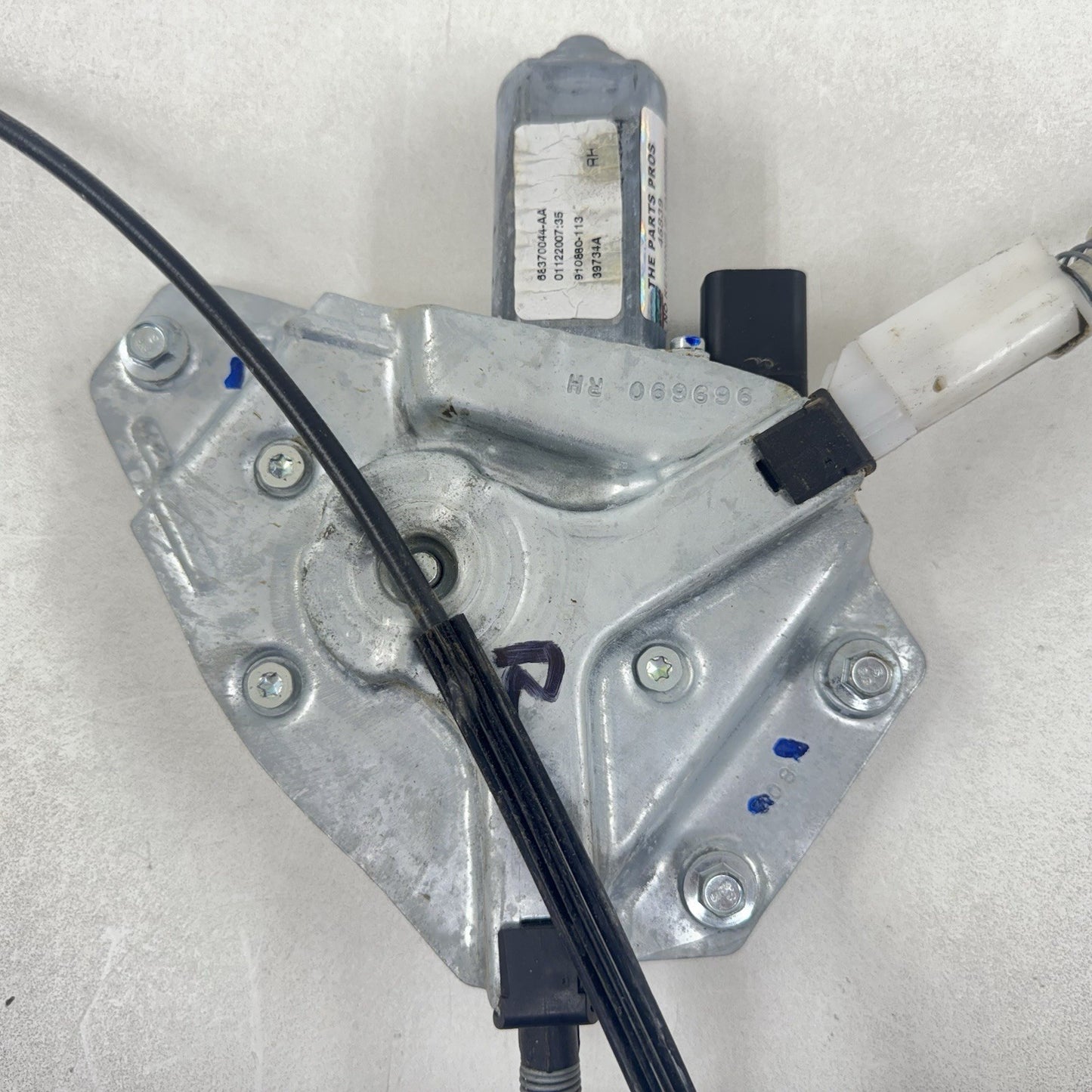 15-23 DODGE CHALLENGER RIGHT DOOR GLASS WINDOW REGULATOR MOTOR 68370044AA OEM