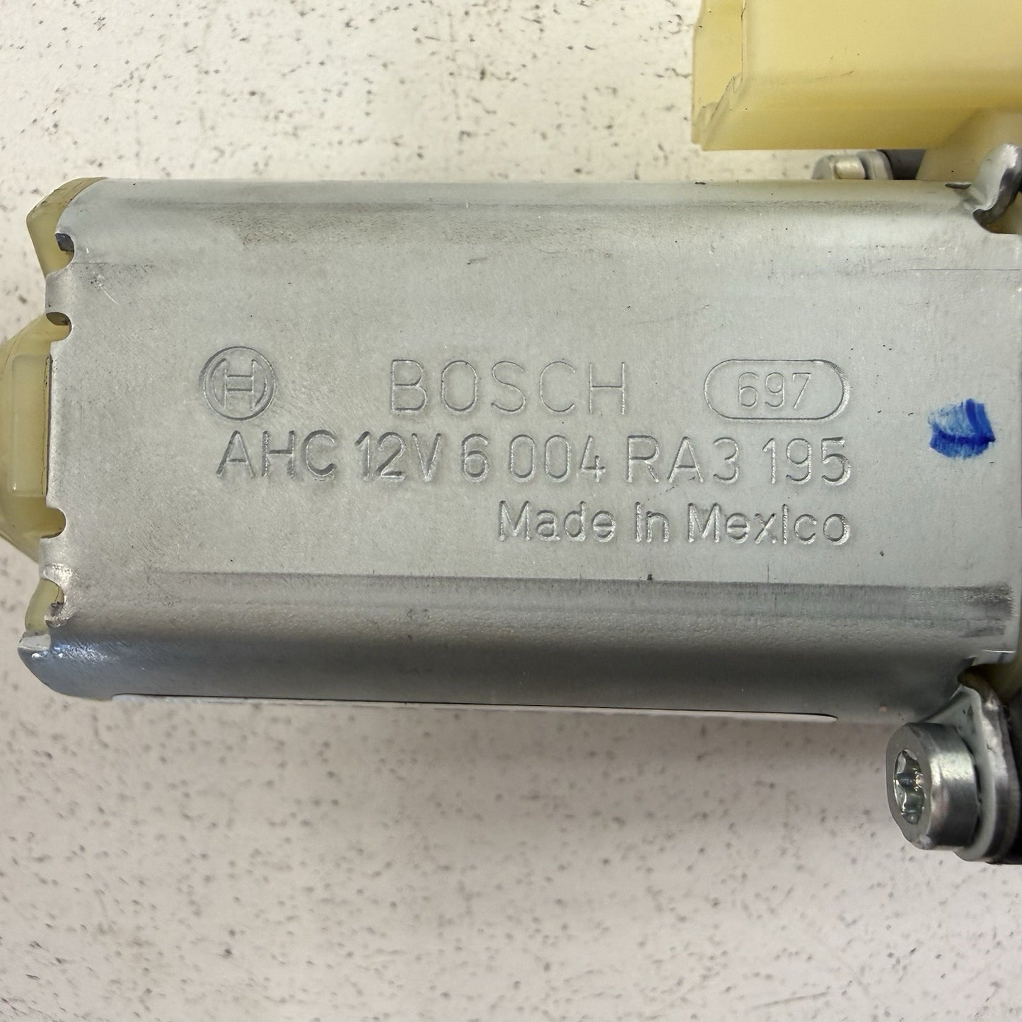 16-24 Chevrolet Camaro Right Front Upper Seat Adjustment Adjust Motor OEM