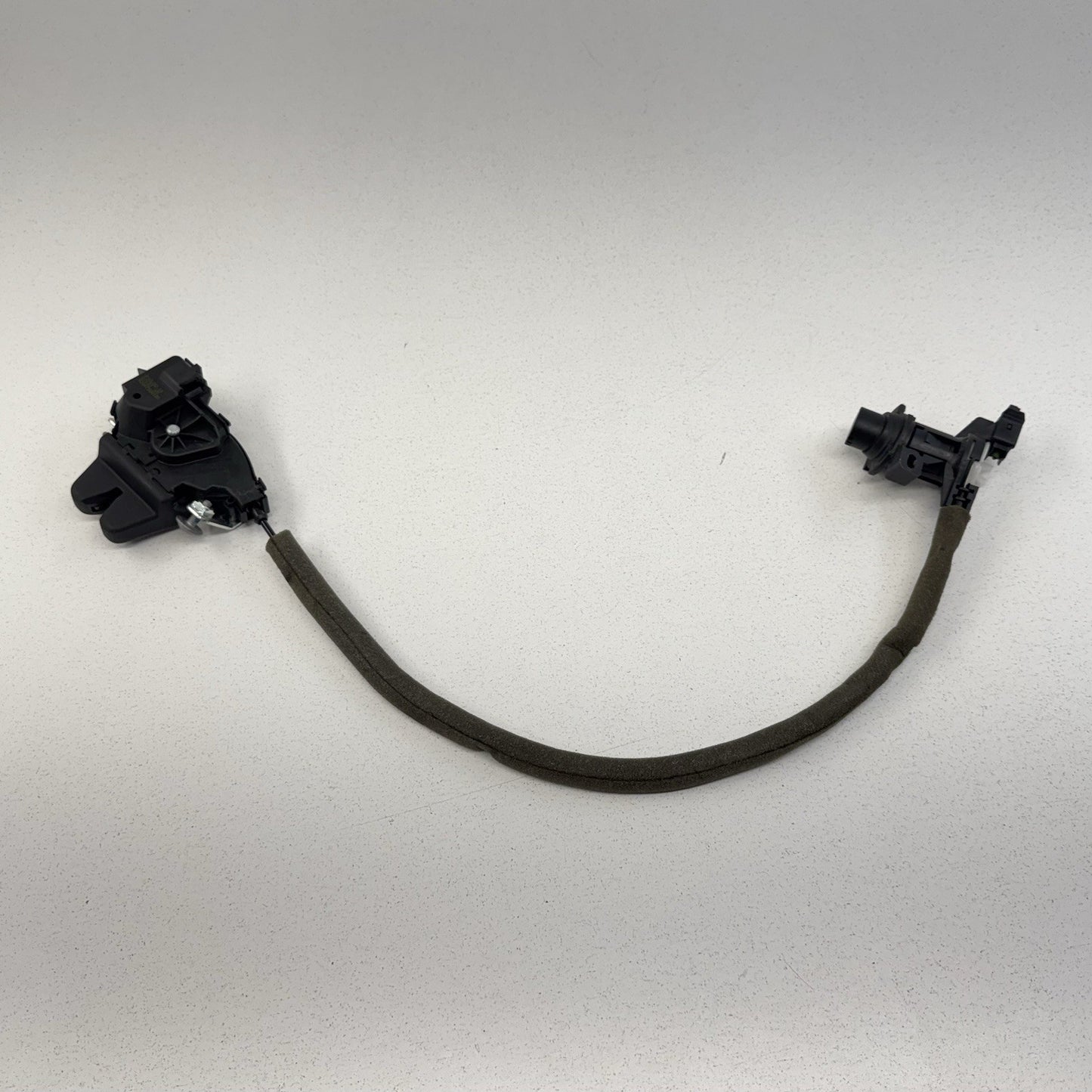 12-18 Mercedes W218 CLS550 Rear Trunk Latch Lock Actuator 2047500185 OEM