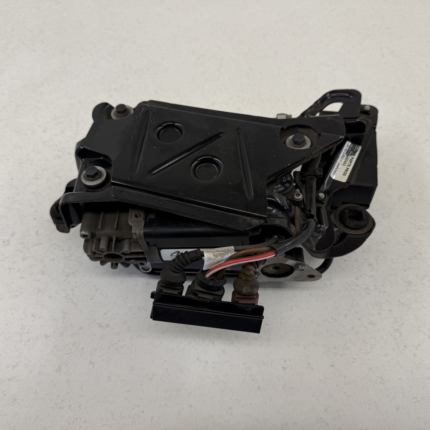 2014-2018 Bentley Flying Spur Air Suspension Compressor Pump W/ Valve Block OEM