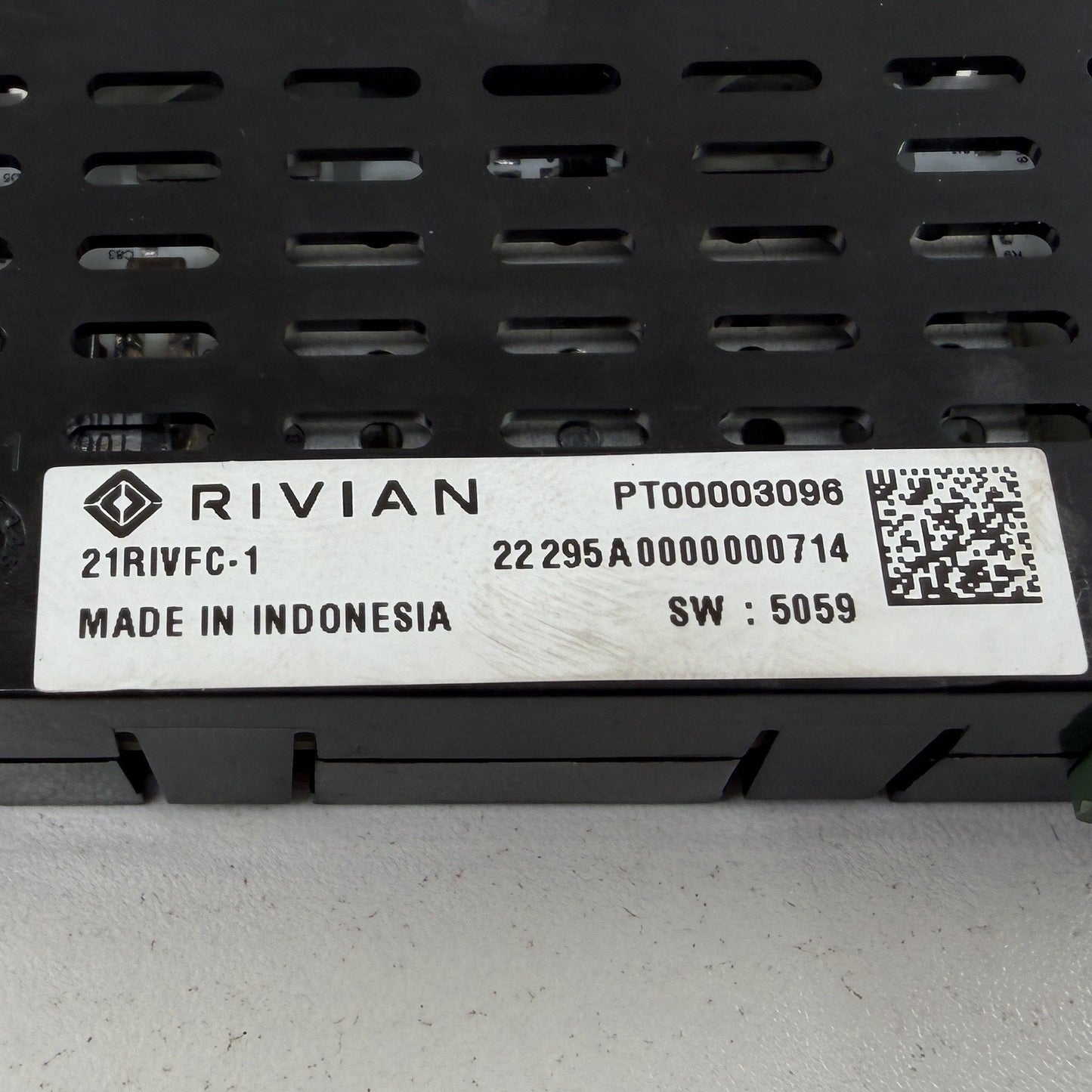2022-2024 Rivian R1S R1T Console Dual USB Type C Charge Port PT00003096 OEM