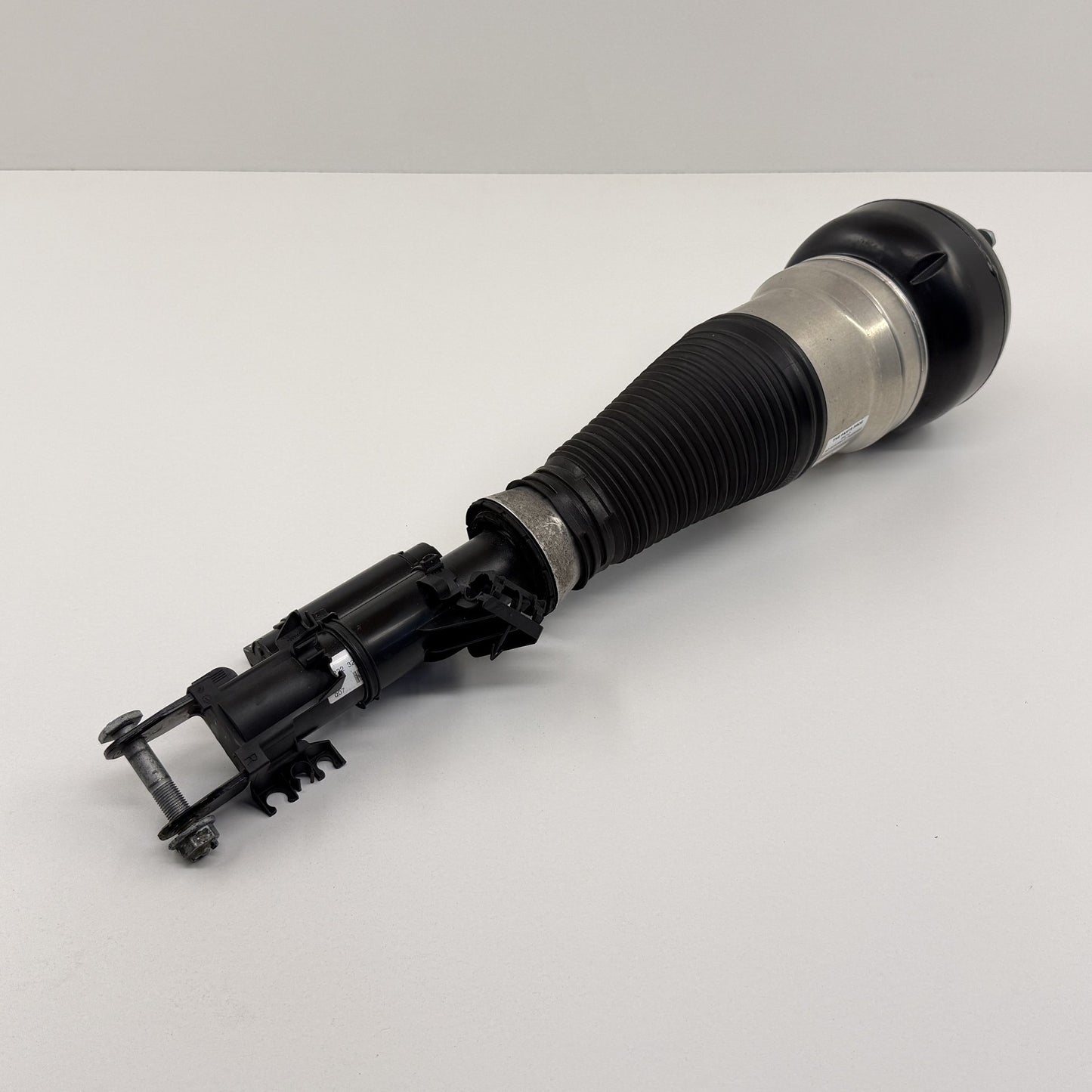 2014-2017 Mercedes-Benz S550 W222 RWD Front Air Suspension Shock Strut Pair OEM