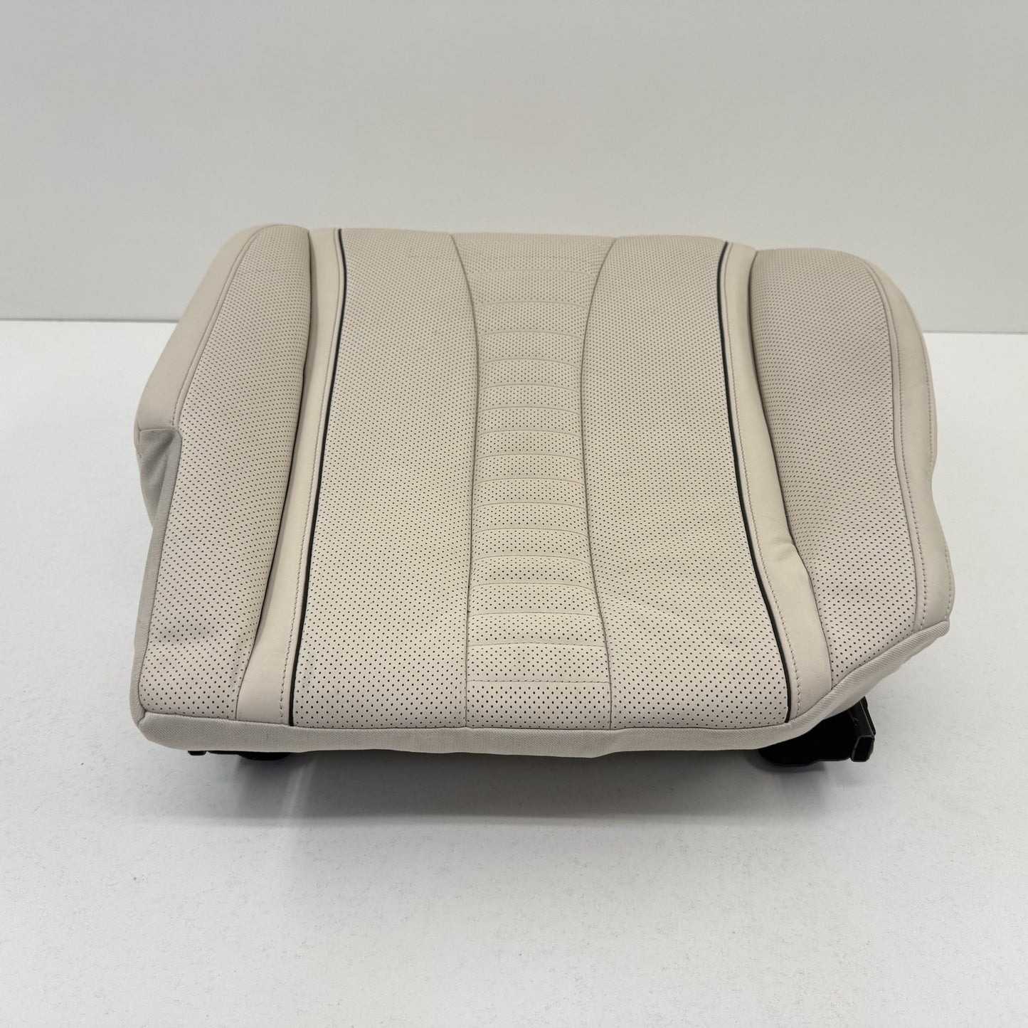 2014-2017 Mercedes-Benz S550 W222 Right Rear Power Seat Lower Cushion Beige OEM