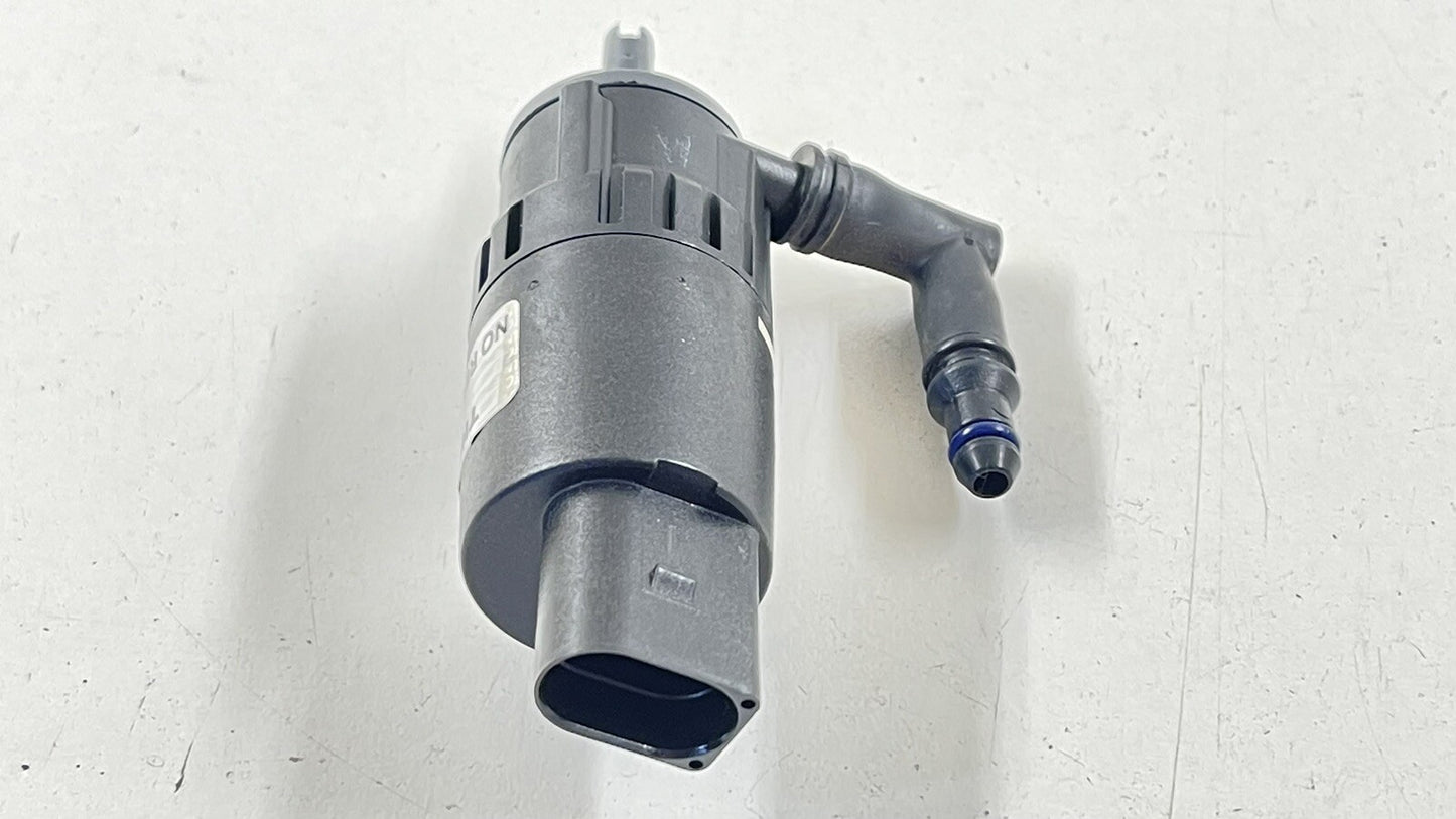 19-23 CHEVROLET CAMARO SS WASHER BOTTLE RESERVOIR TANK WASHER PUMP 13508971 OEM