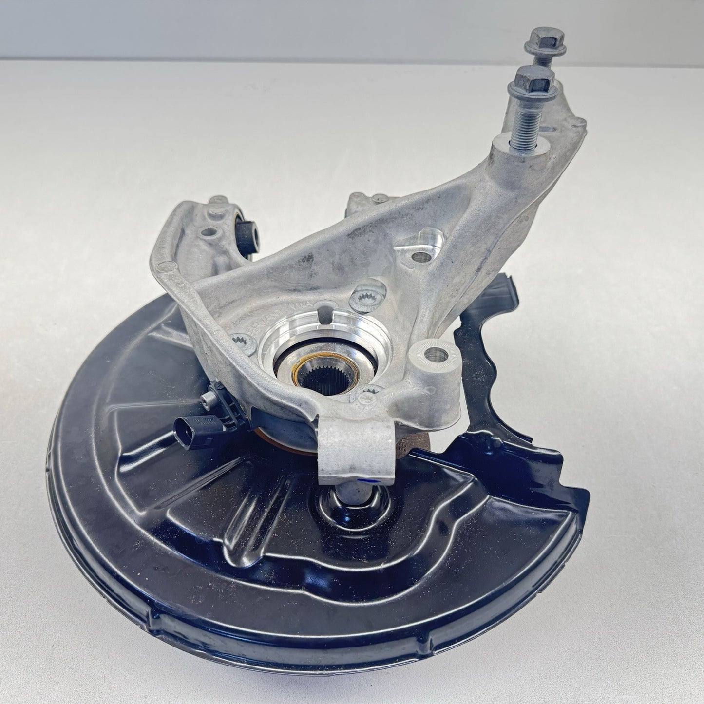 22-26 Volkswagen Golf R Right Rear Knuckle Hub W/ Control Arm Suspension Set OEM