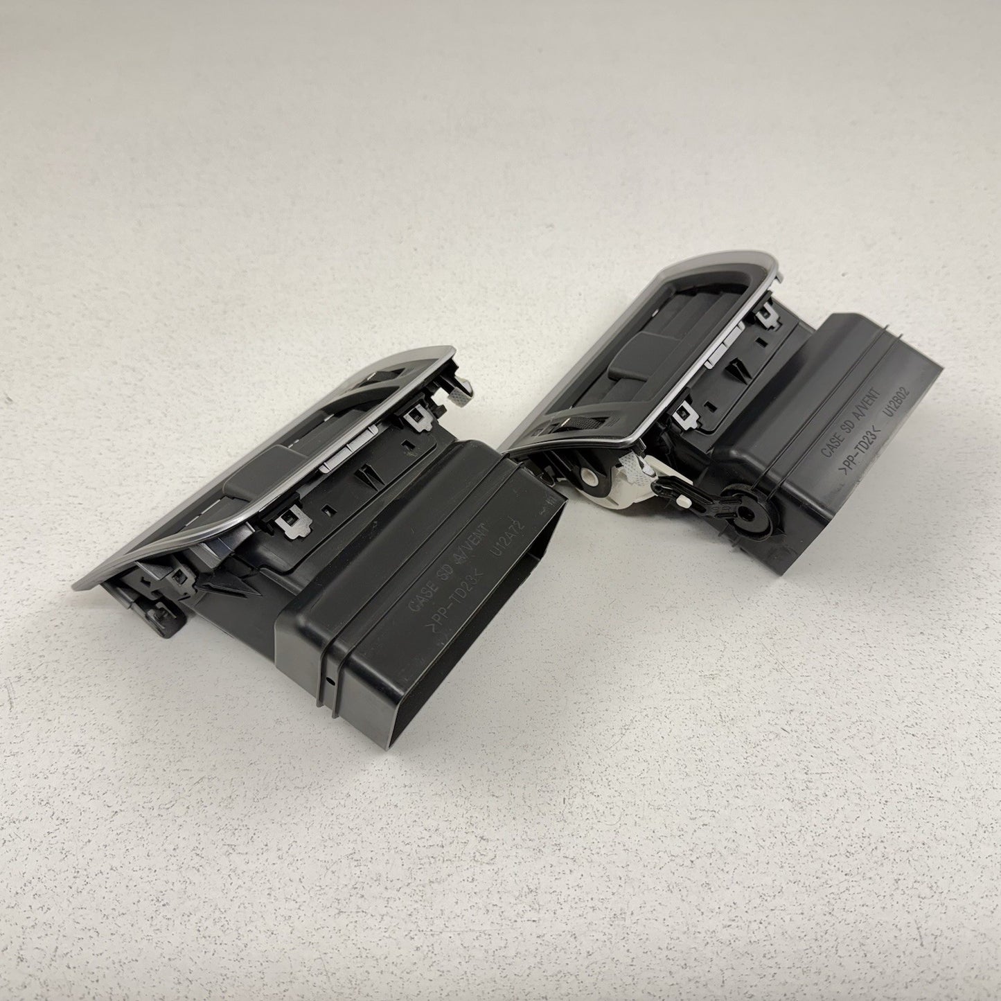 15-19 Subaru Outback Front Outer Dash Air Vent Pair Left & Right OEM