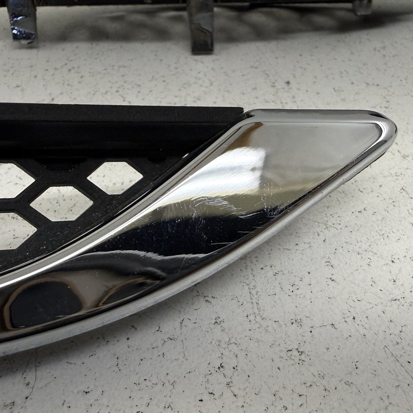 14-24 Maserati Ghibli Passenger Right Front Fender Vent Grill Trim Set OEM