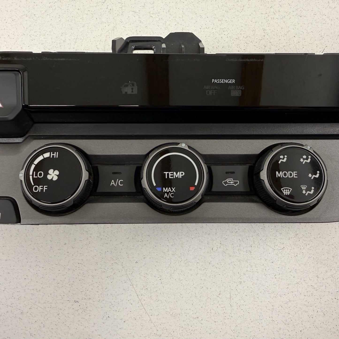 16-18 Toyota Tacoma HVAC AC Climate Control Switch Panel 55900-04101-B0 OEM