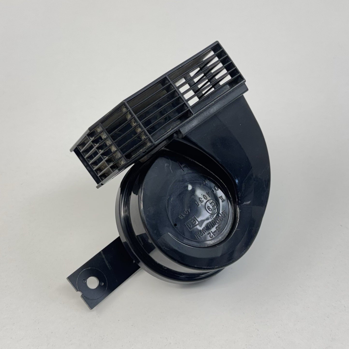 21-24 Infiniti Q50 Q60 Electric High Tone Pitch Horn Siren Signal 256105CA1A OEM