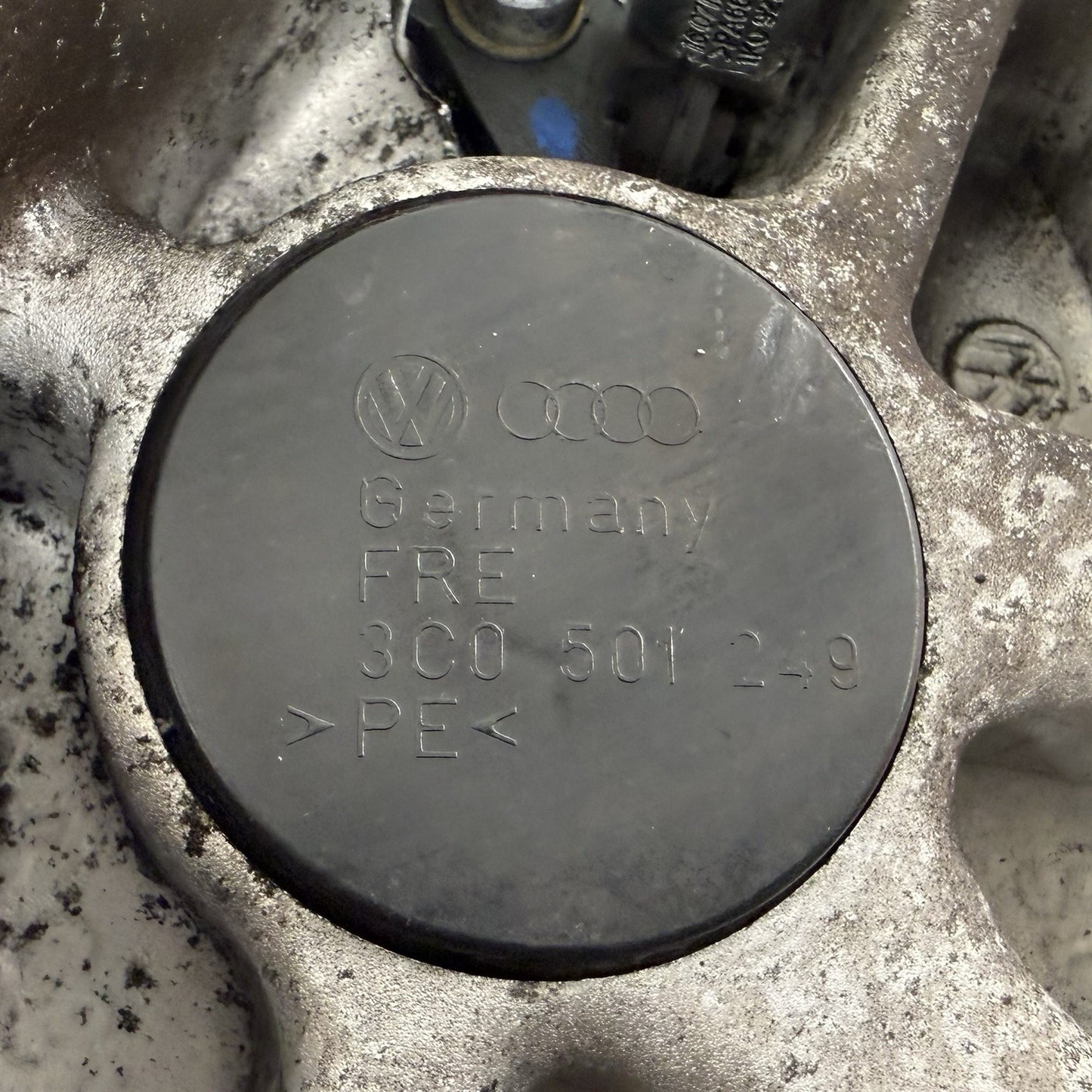 08-14 Audi TT FWD Driver Left Rear Spindle Knuckle Hub Wheel Bearing OEM