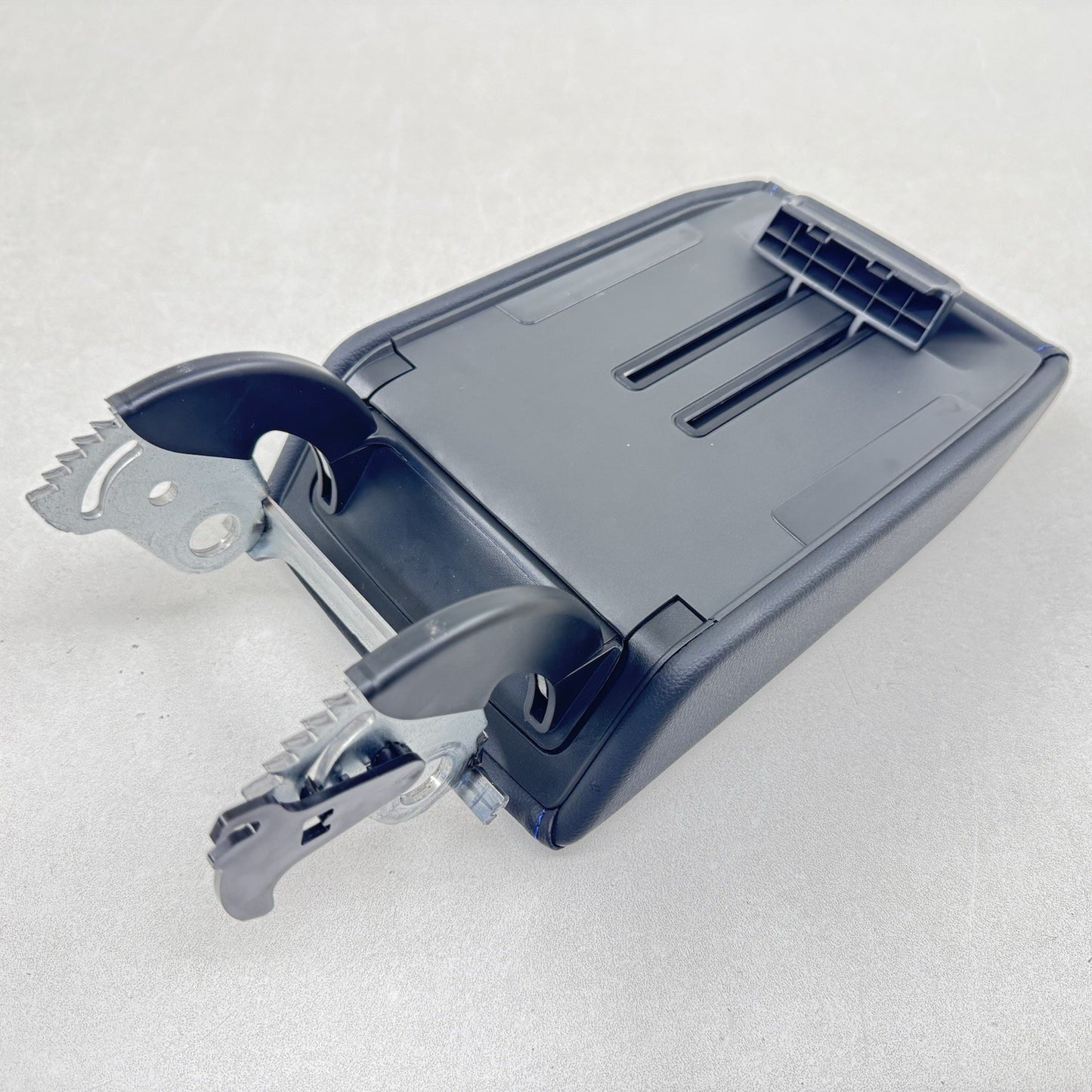 22-25 VOLKSWAGEN GOLF R MK8 CENTER CONSOLE ARMREST ARM REST COVER LID OEM