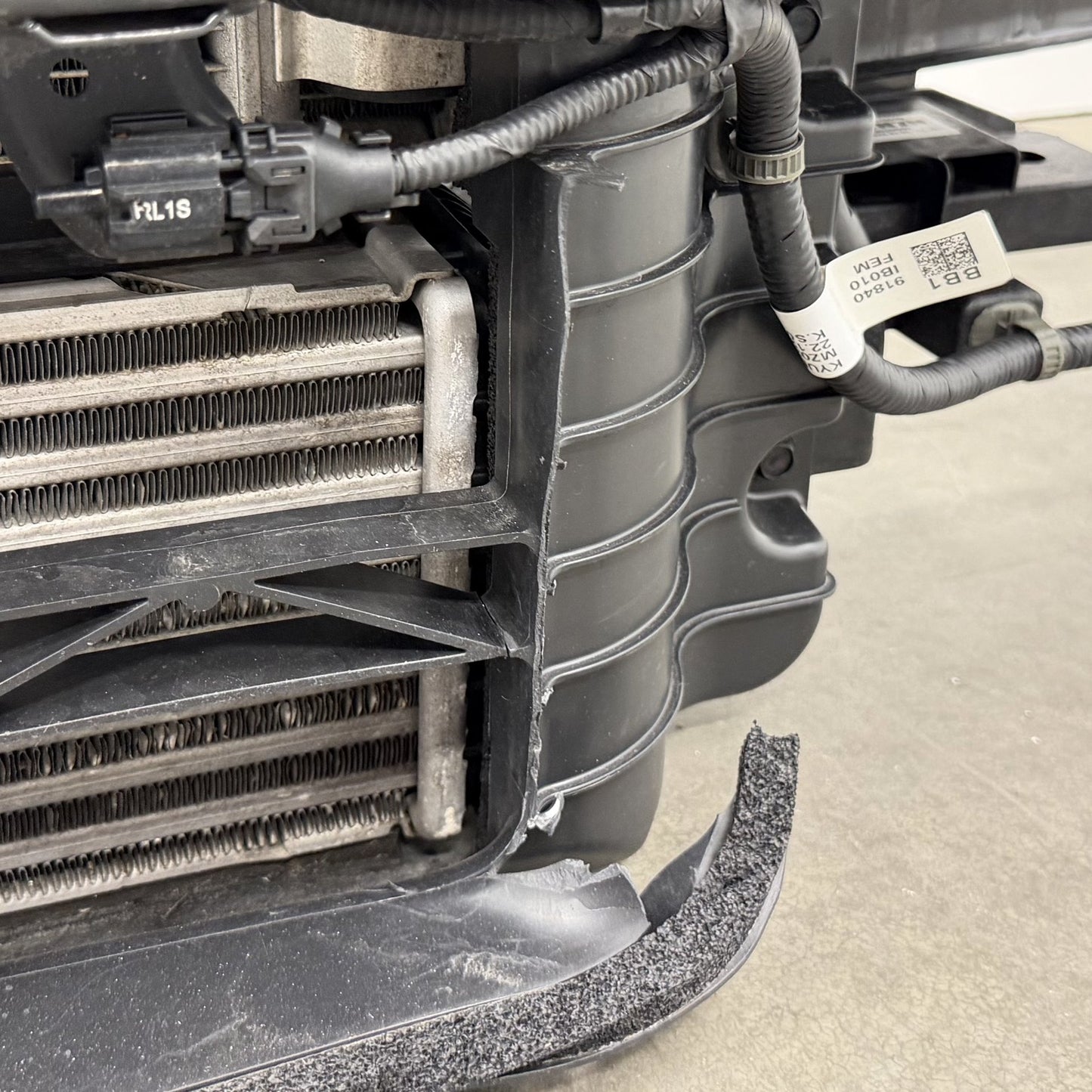 22-23 Hyundai Elantra N Radiator Support W/ Radiator Condenser Fan Assembly OEM