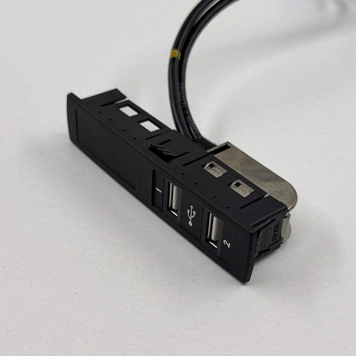 2014-2017 Mercedes-Benz S550 W222 Center Console Socket Dual USB Charge Port OEM