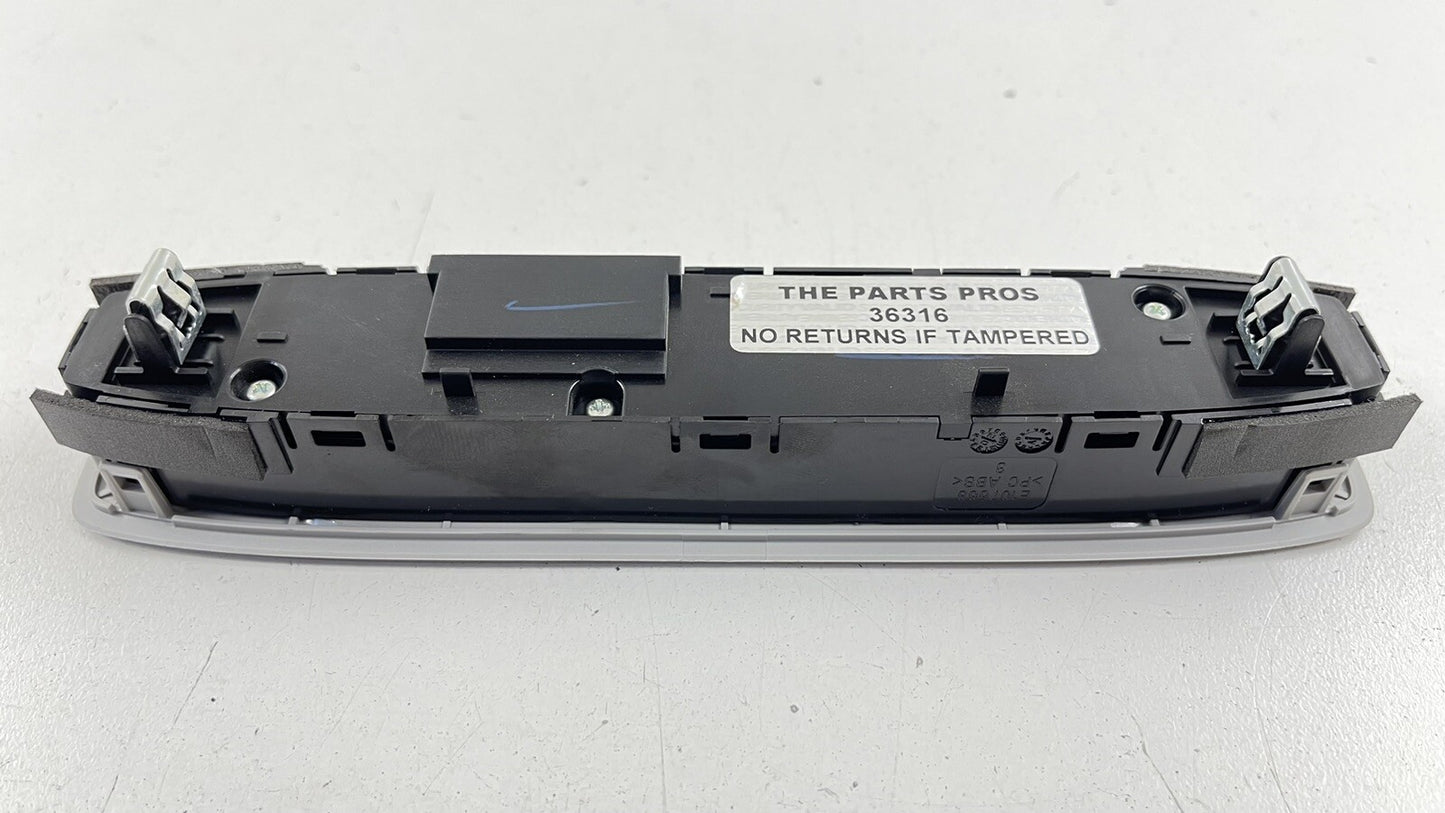 20-23 TESLA MODEL Y REAR OVERHEAD CONSOLE READING LIGHT LAMP DOME 109257500J OEM
