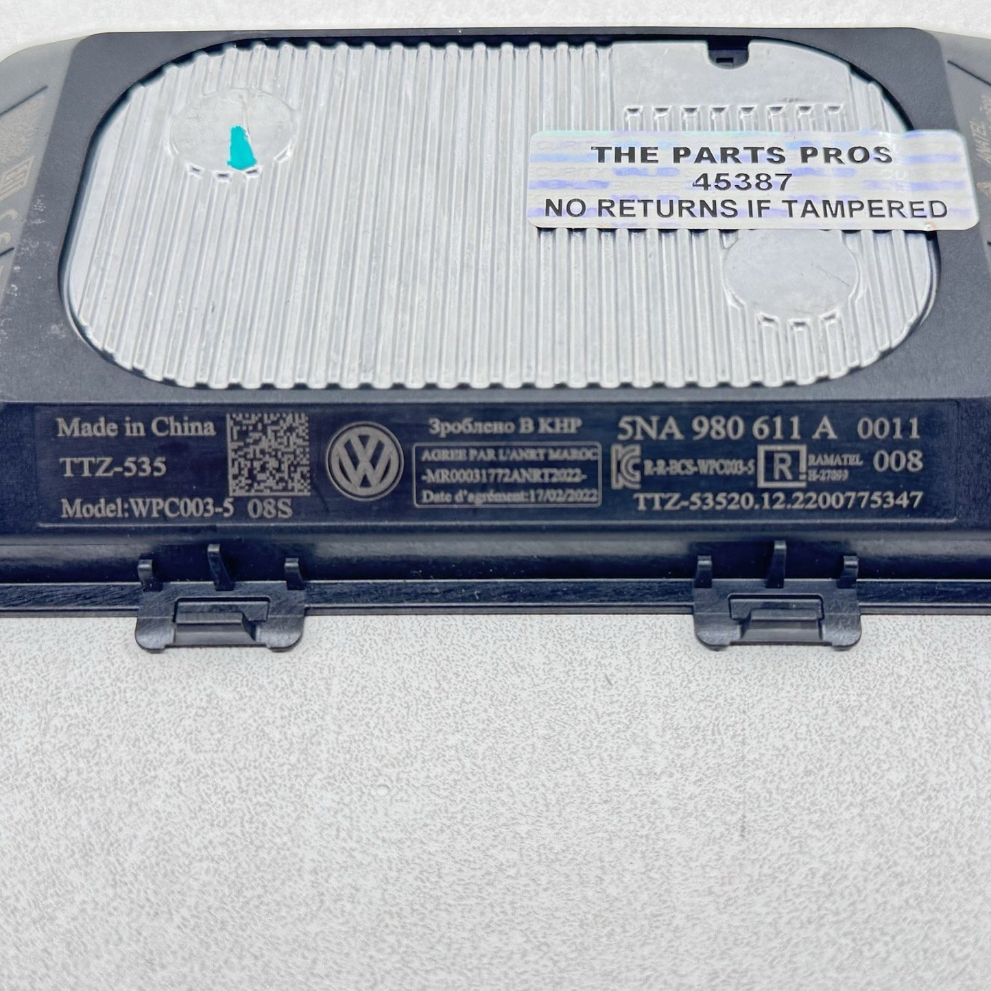 22-25 VOLKSWAGEN GOLF R MK8 CENTER CONSOLE WIRELESS CHARGE PHONE CHARGING OEM