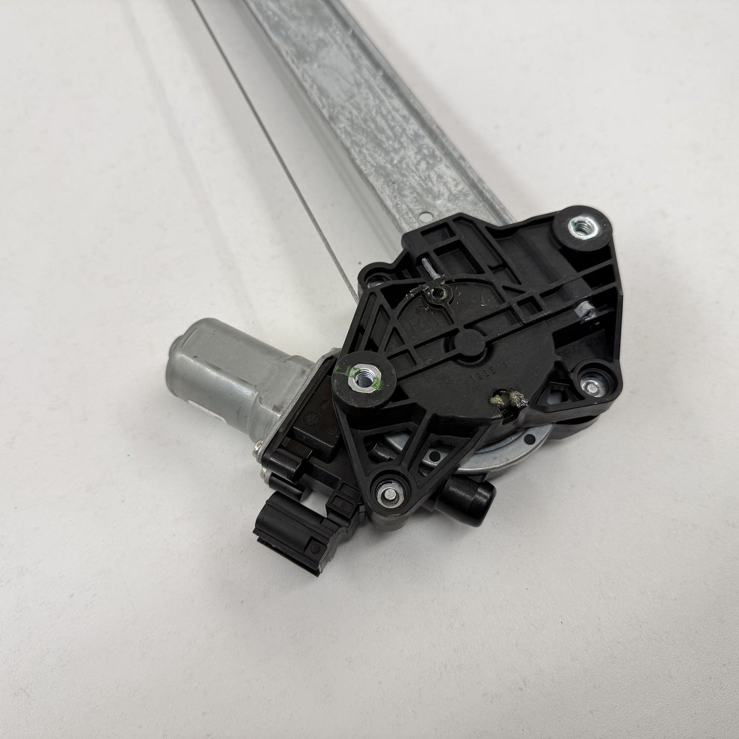 2023-2025 Honda Pilot Right Front Door Glass Window Regulator Motor OEM