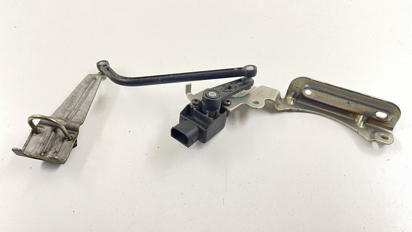 14-17 MERCEDES BENZ E550 W207 LEFT FRONT HEADLIGHT HEIGHT LEVEL SENSOR OEM