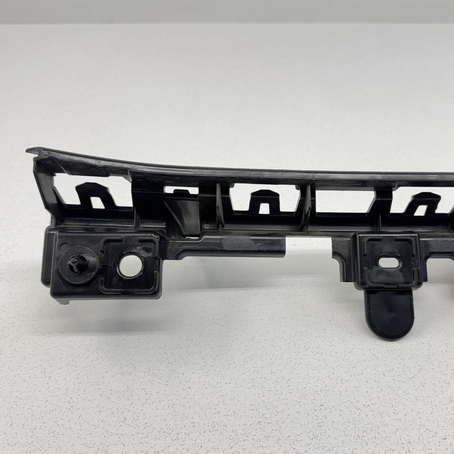 24-26 Ford Mustang Rear Bumper Center Support Mount Bracket PR3B-17B861-A OEM