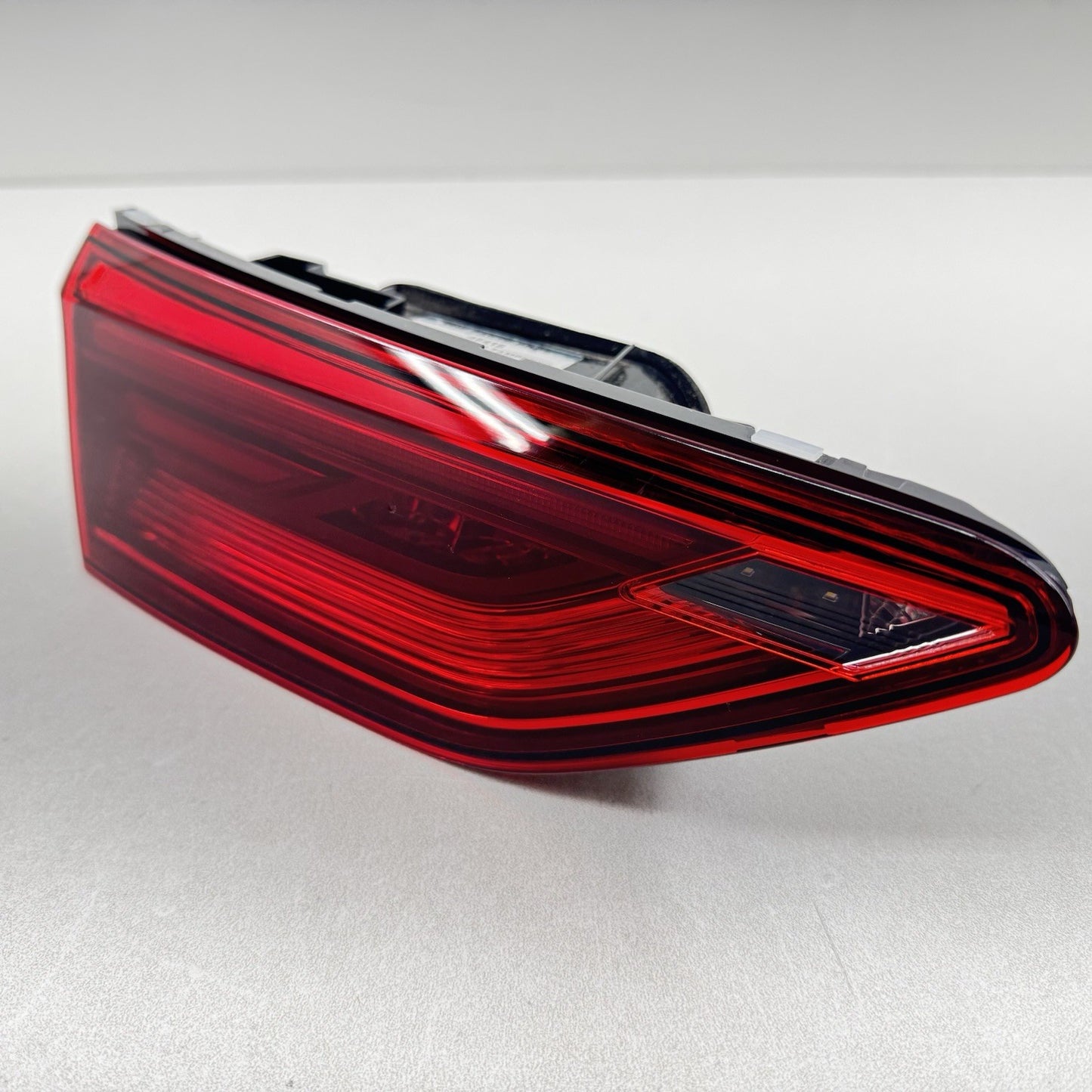 22-24 VOLKSWAGEN GOLF R MK8 DRIVER LEFT REAR INNER TAILLIGHT TAIL LIGHT LAMP OEM