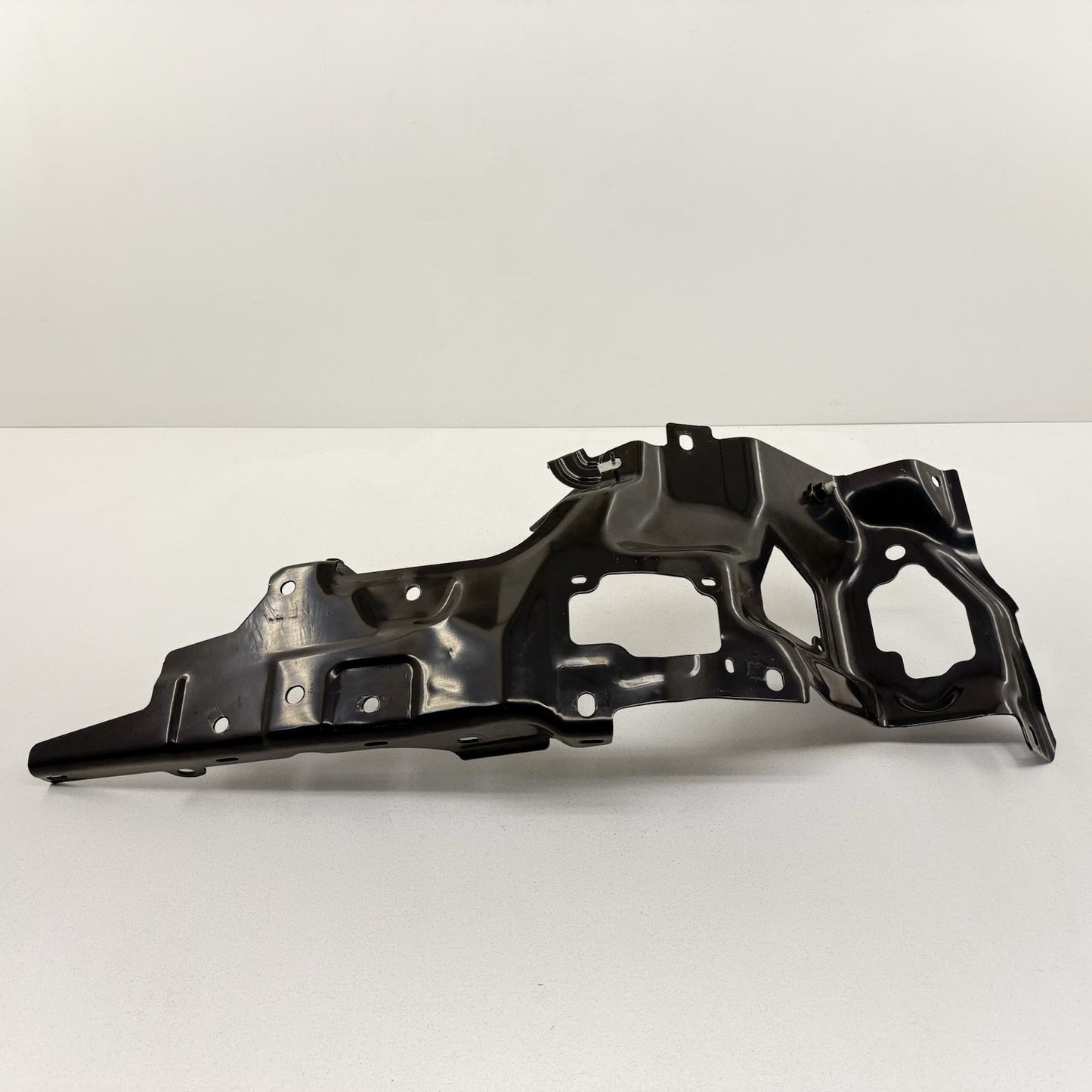 24-25 Chevrolet Silverado 2500 3500 Right Front Bumper Impact Bar Bracket OEM