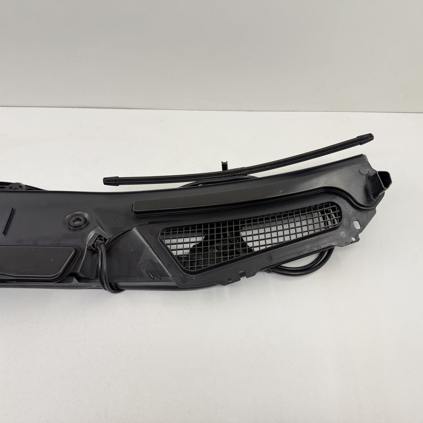 2014-2017 Mercedes-Benz S550 W222 Front Windshield Cowl Cover Trim Panel OEM