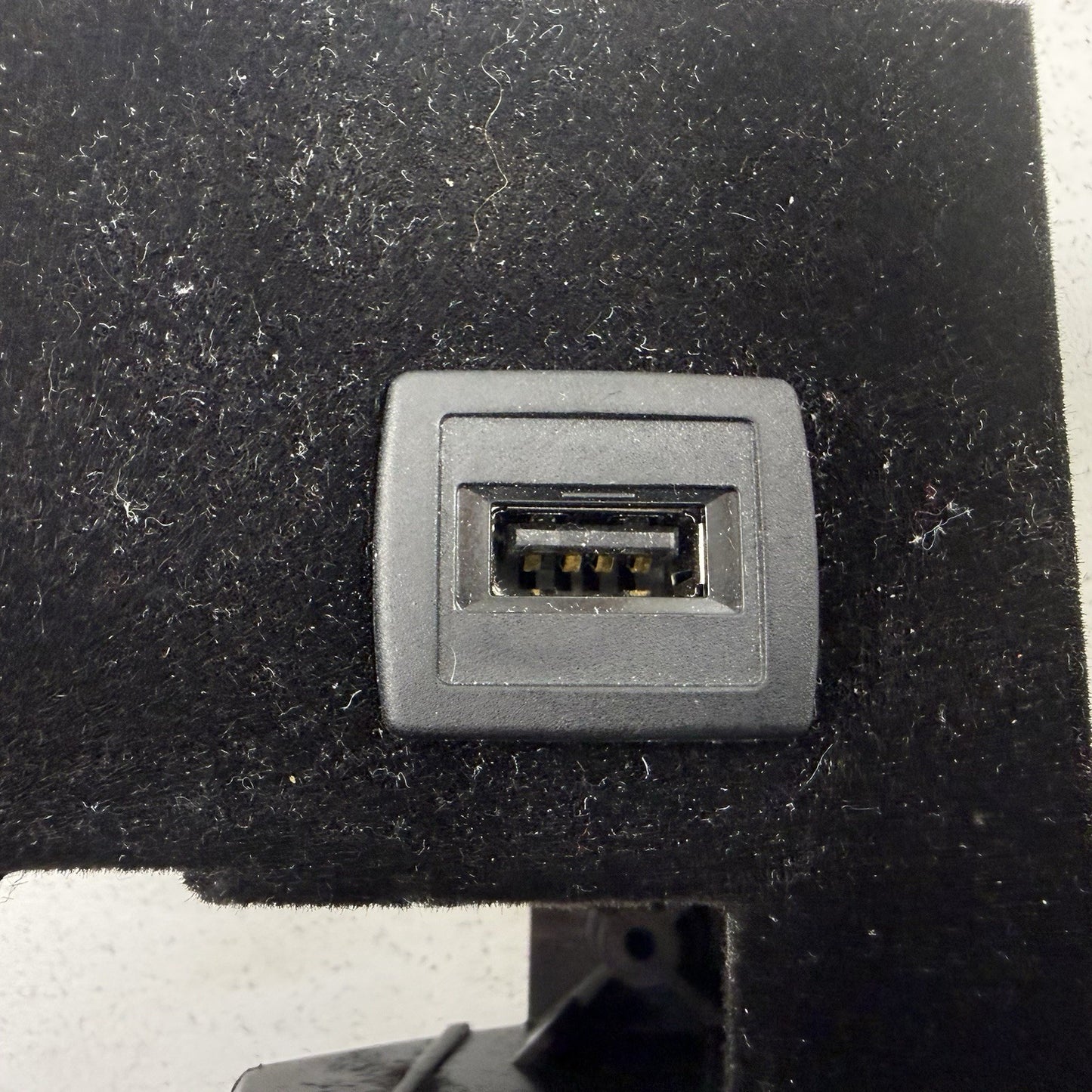 10-16 Mercedes W212 E350 Center Console USB Connect Mount Plate 2128210911 OEM