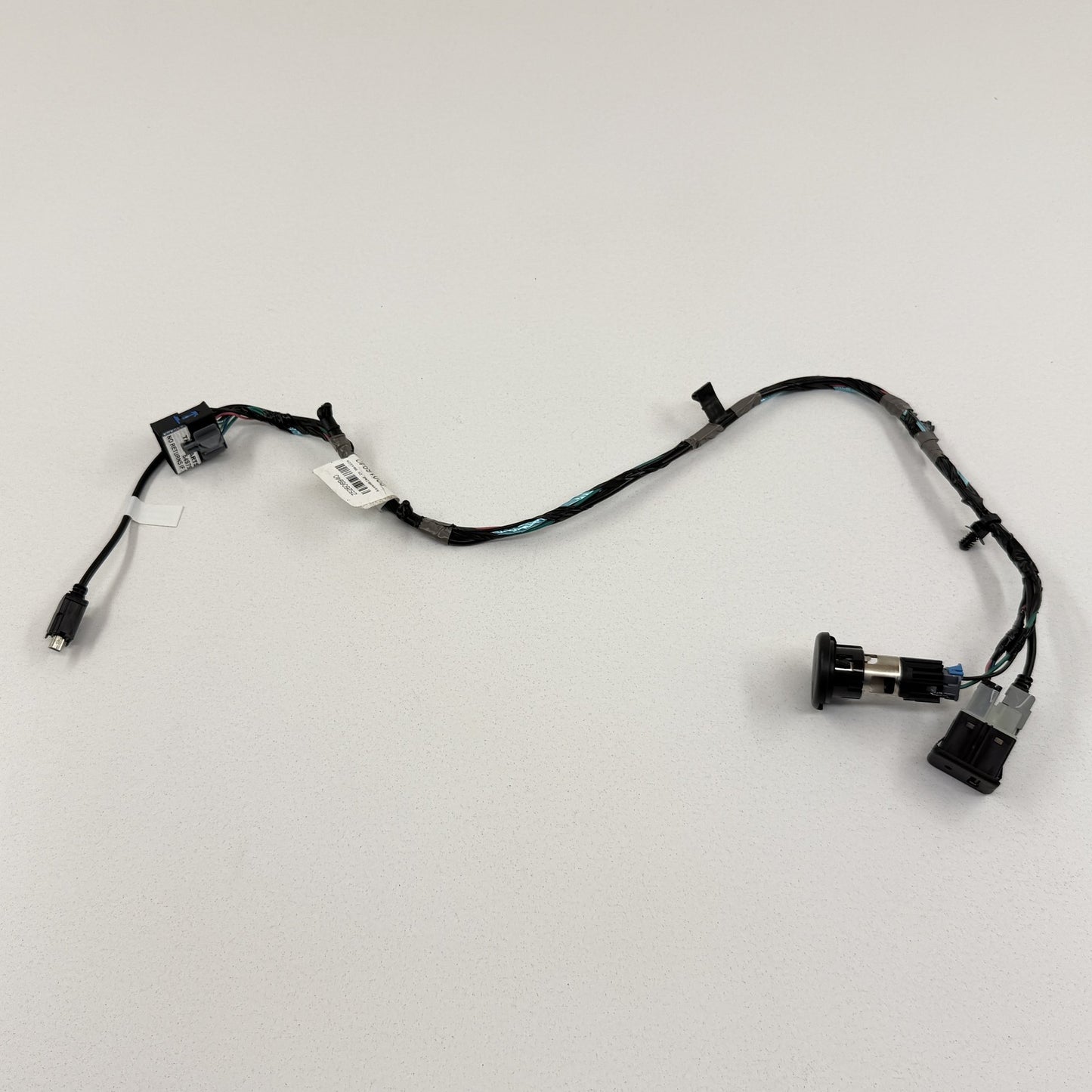 2010-2015 Chevrolet Camaro Center Console Aux USB Port Socket W/ Harness OEM
