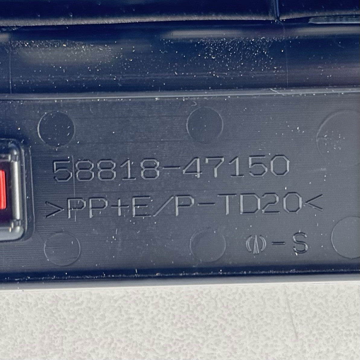 23-25 TOYOTA PRIUS CENTER CONSOLE DUAL INPUT TYPE C CHARGING PORT WITH TRIM OEM