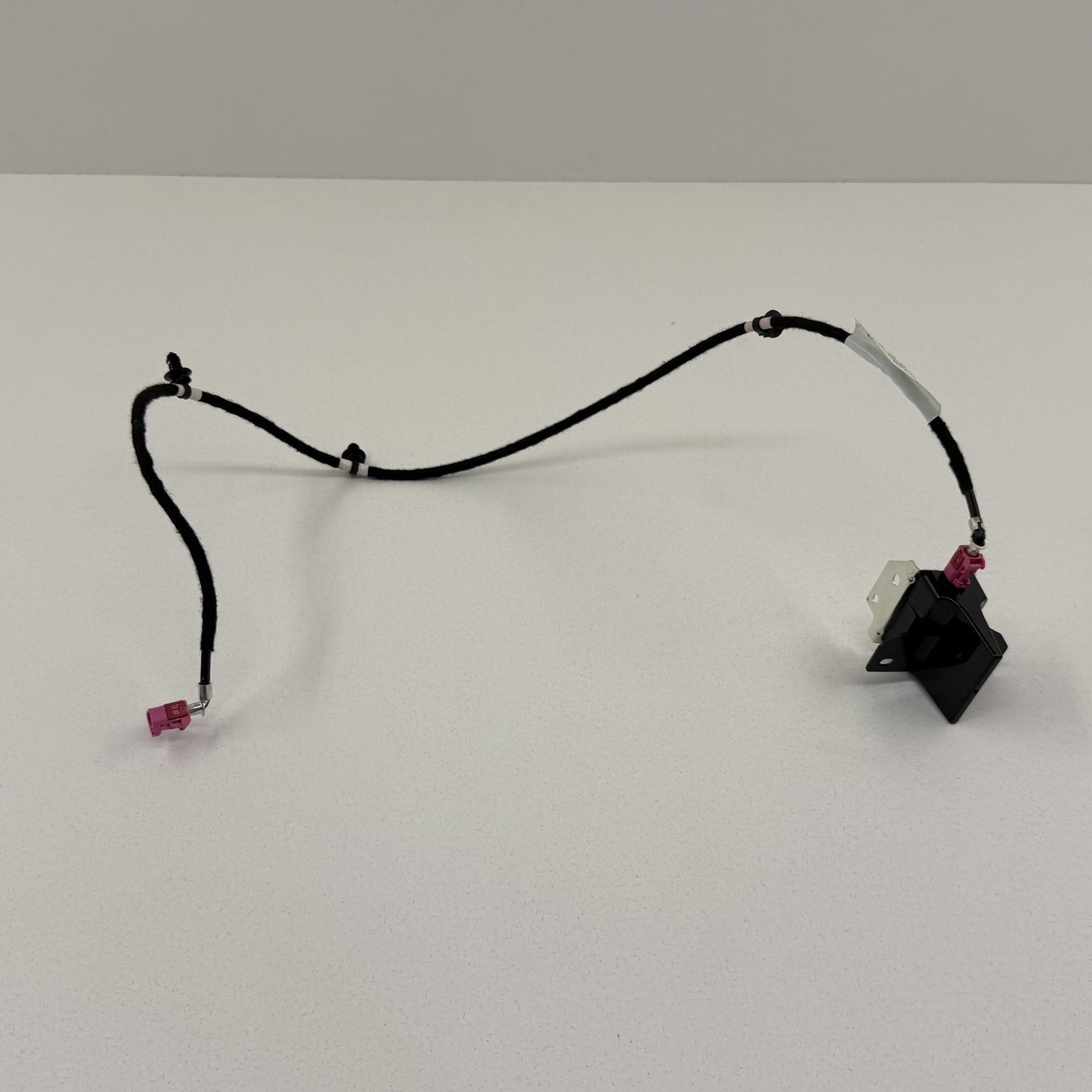 2018-2026 Dodge Durango Antenna Amp Amplifier Control Module 68323160AA OEM