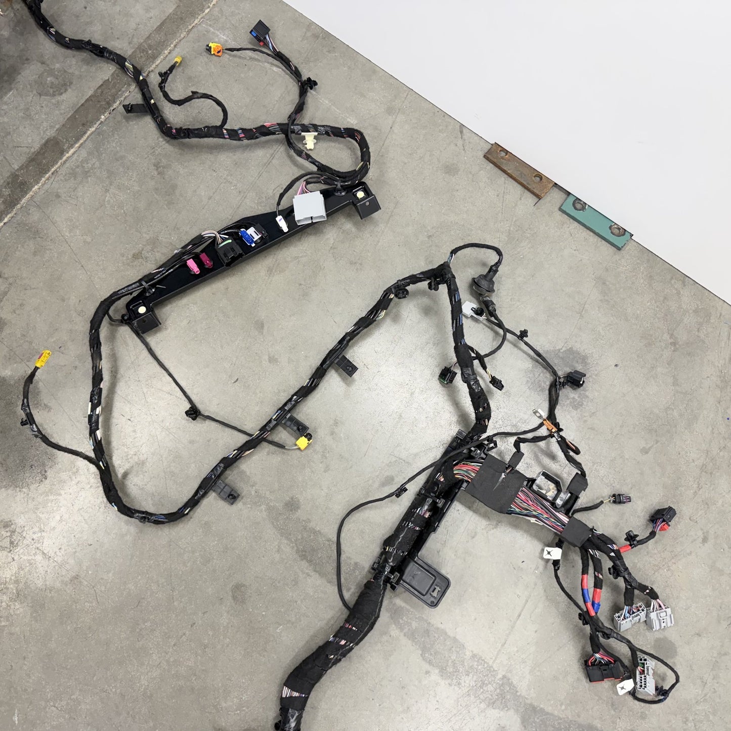 2022-2024 Rivian R1S Interior Chassis Main Body Wiring Harness C300446331-C OEM