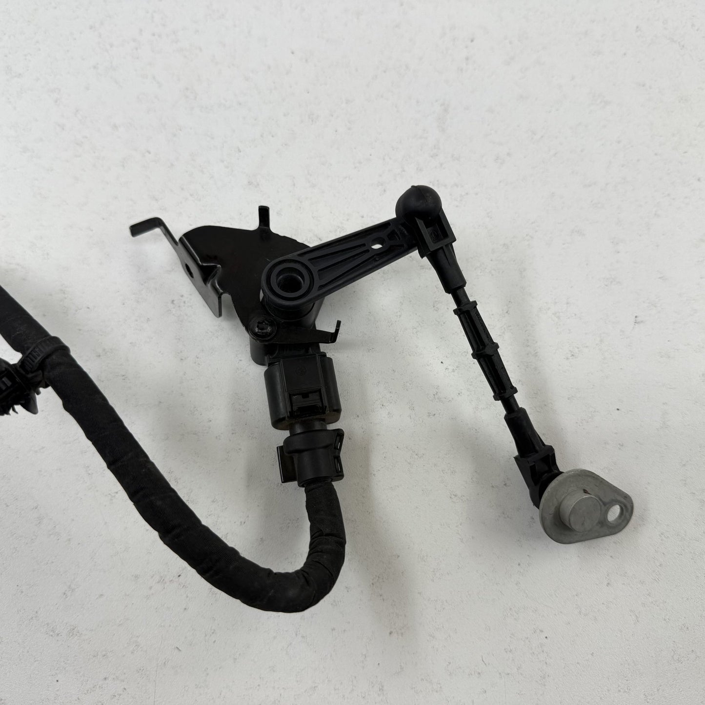 2022-2024 Rivian R1S R1T Right Front Suspension Ride Height Level Sensor OEM