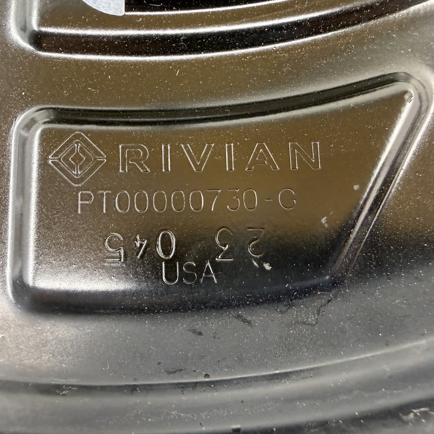 2022-2024 Rivian R1S R1T Right Rear Spindle Knuckle Hub Wheel Bearing OEM