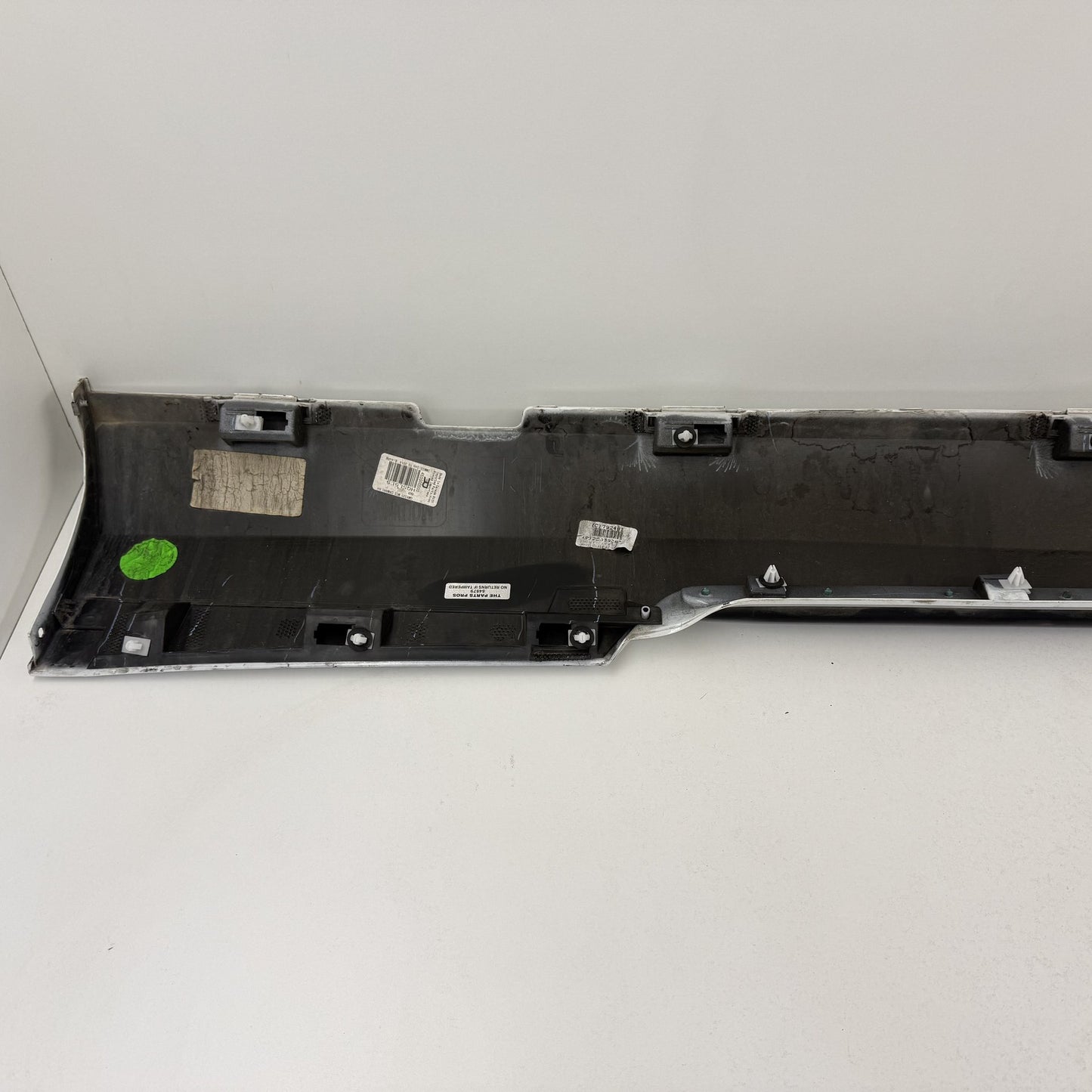2010-2015 Chevrolet Camaro SS Right Side Skirt Rocker Panel Cover Trim OEM